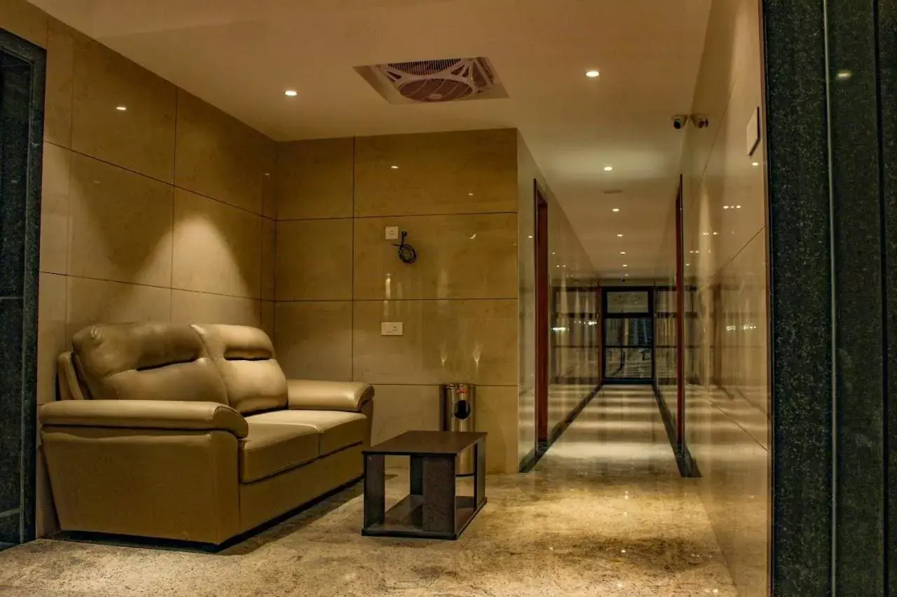 Property building in RR Mount Elite Suites Property building in RR Mount Elite Suites