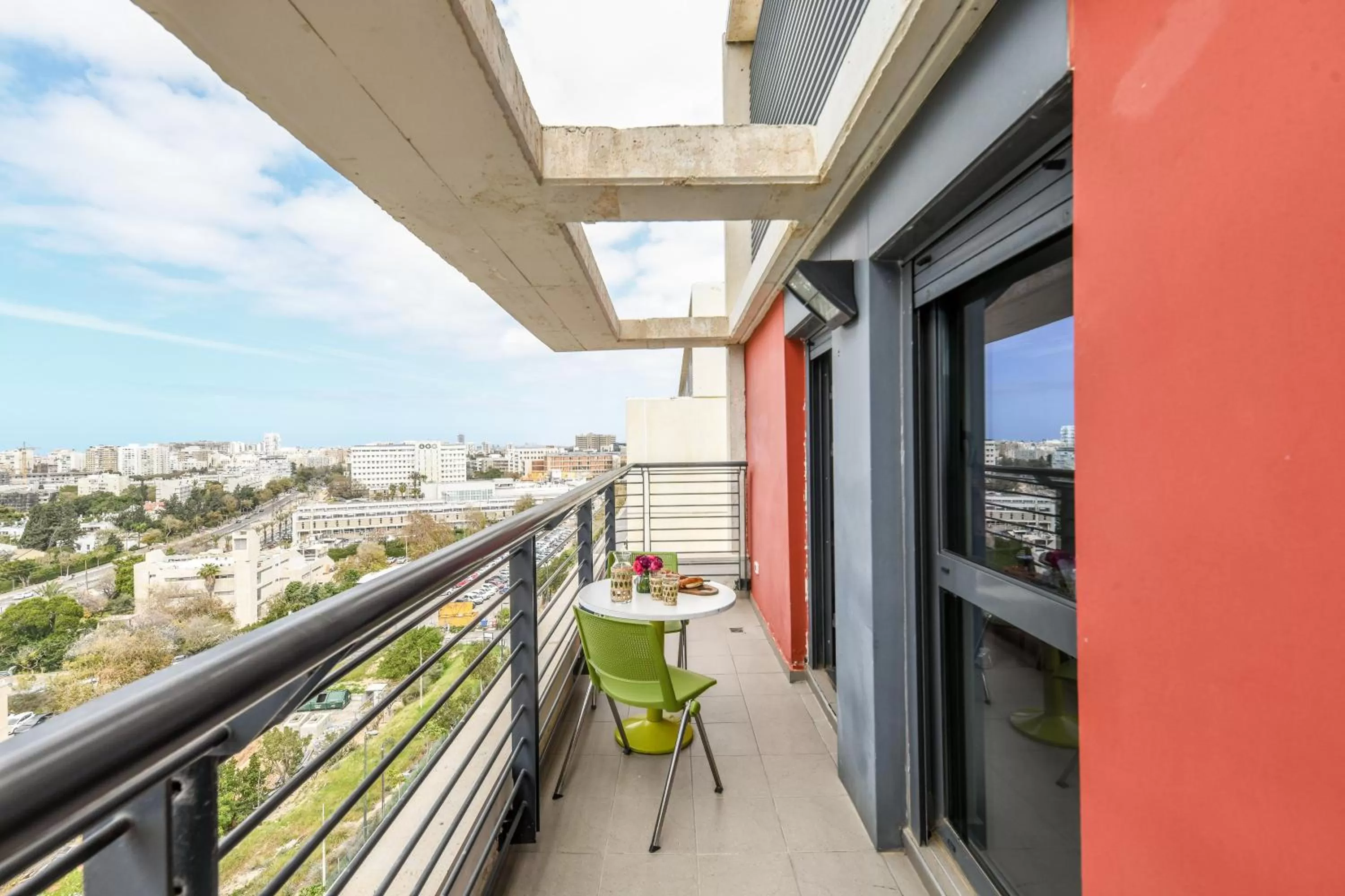 Property building in דירות גני תערוכה - TLV university apartments near Expo by Sea N' Rent