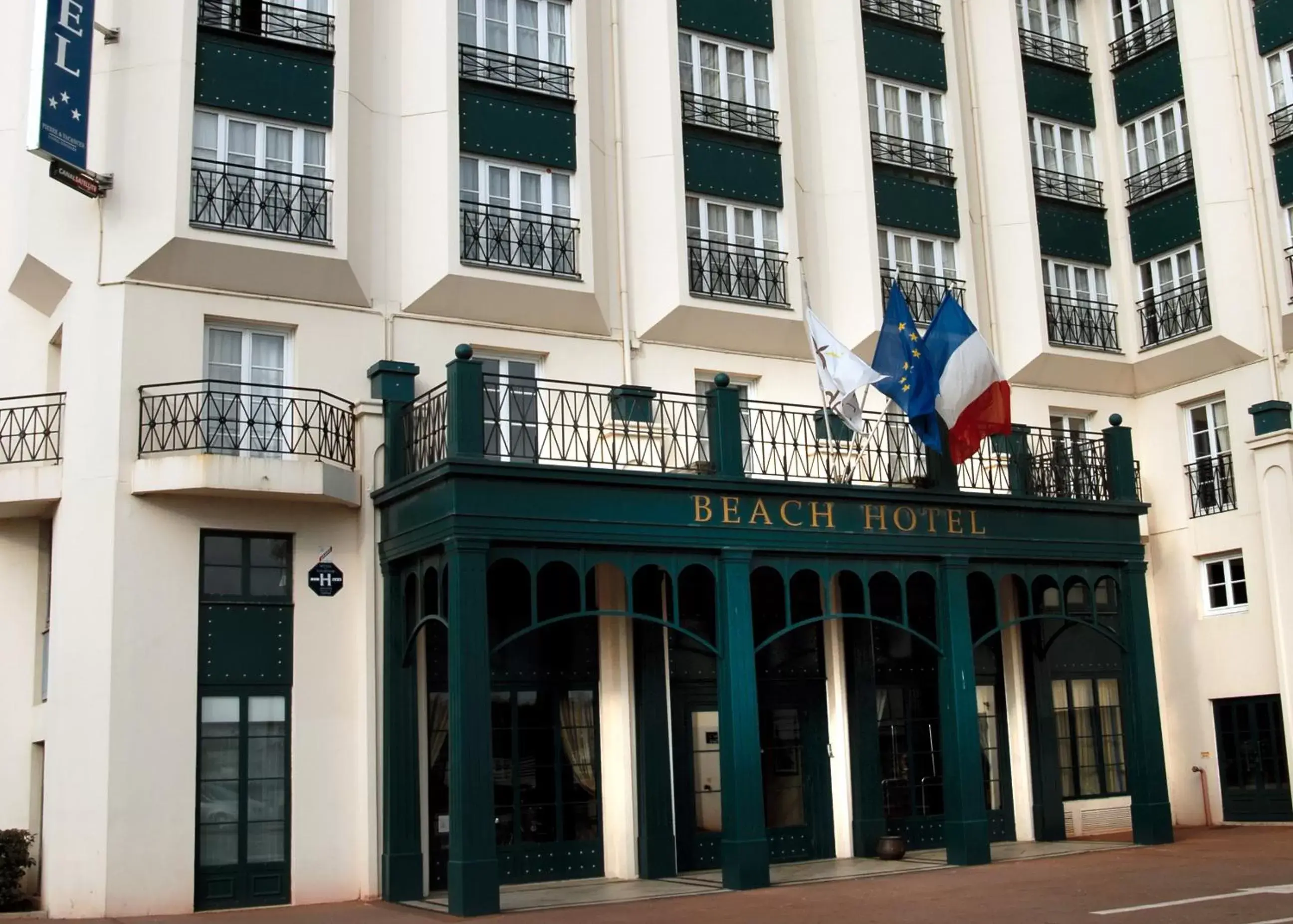 Facade/entrance, Property Building in SOWELL HOTELS Le Beach