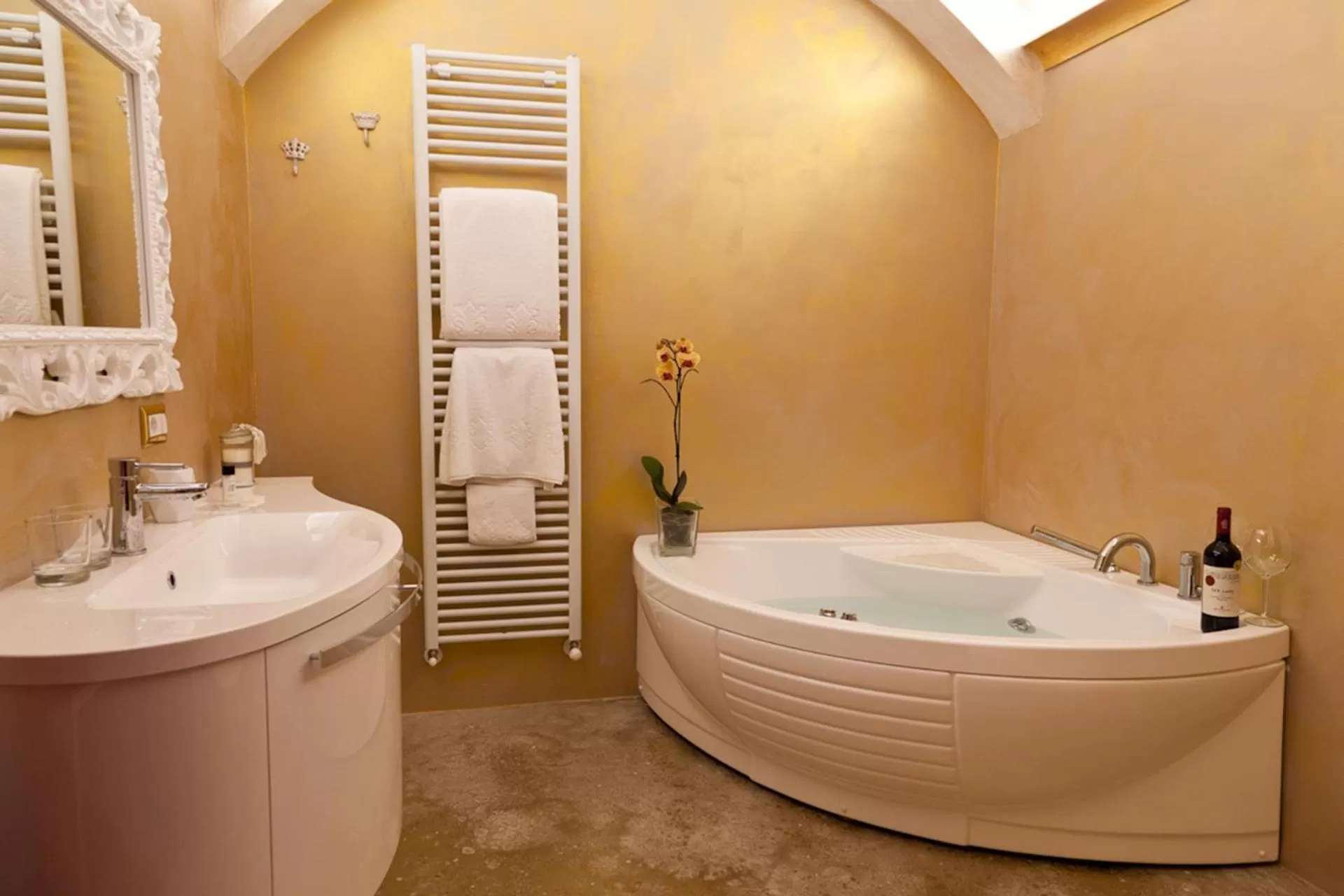 Toilet, Bathroom in Relais Montemaggiore