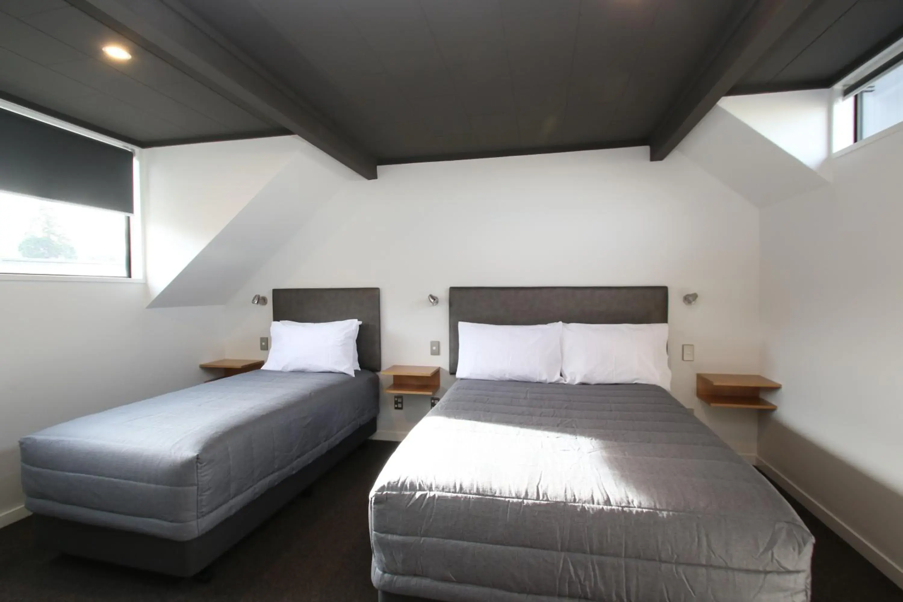 Bedroom, Bed in Dunedin Motel and Villas