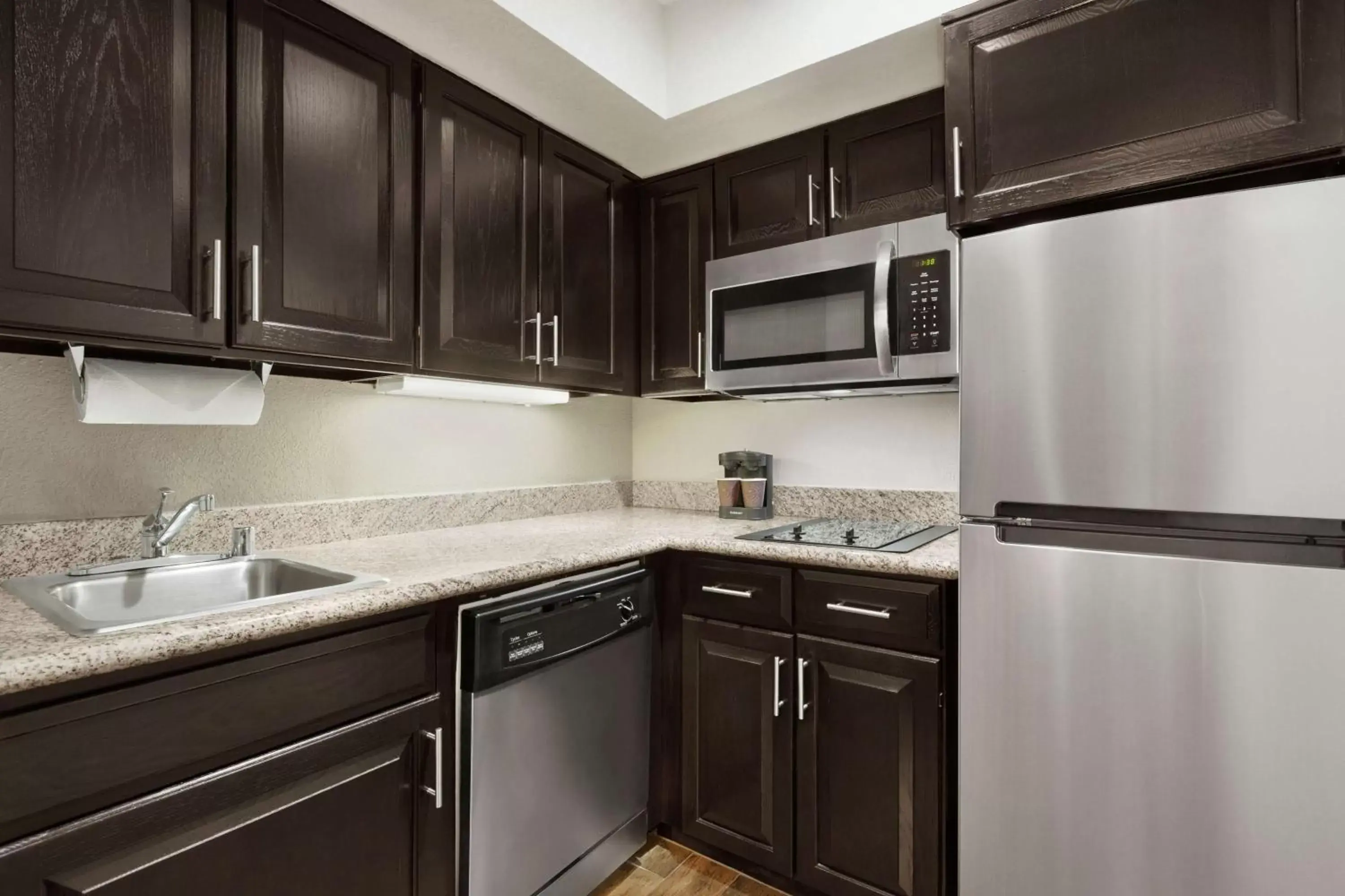 Bedroom, Kitchen/Kitchenette in Homewood Suites Dallas-Addison