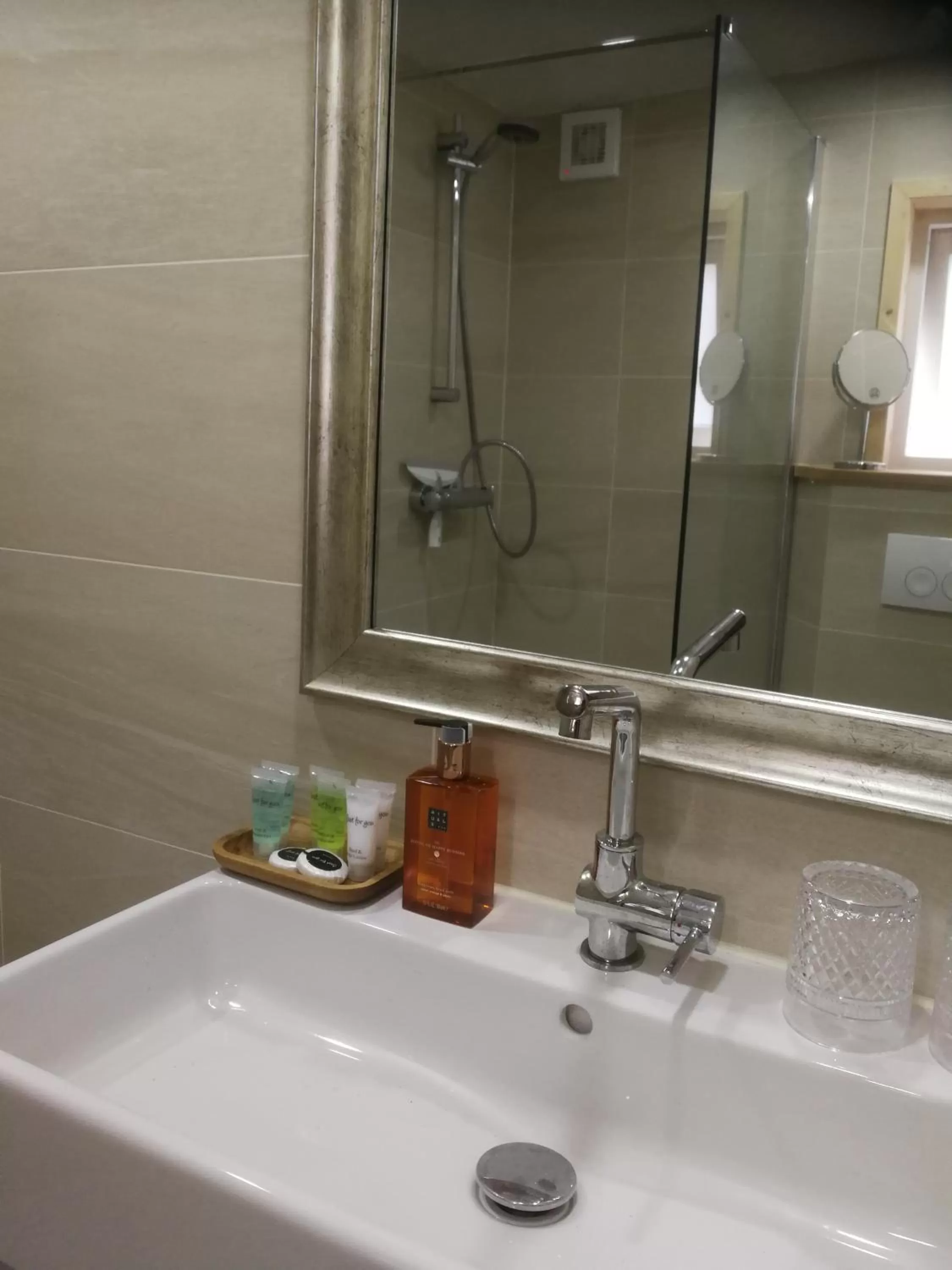 Bathroom in Maizon Middelburg