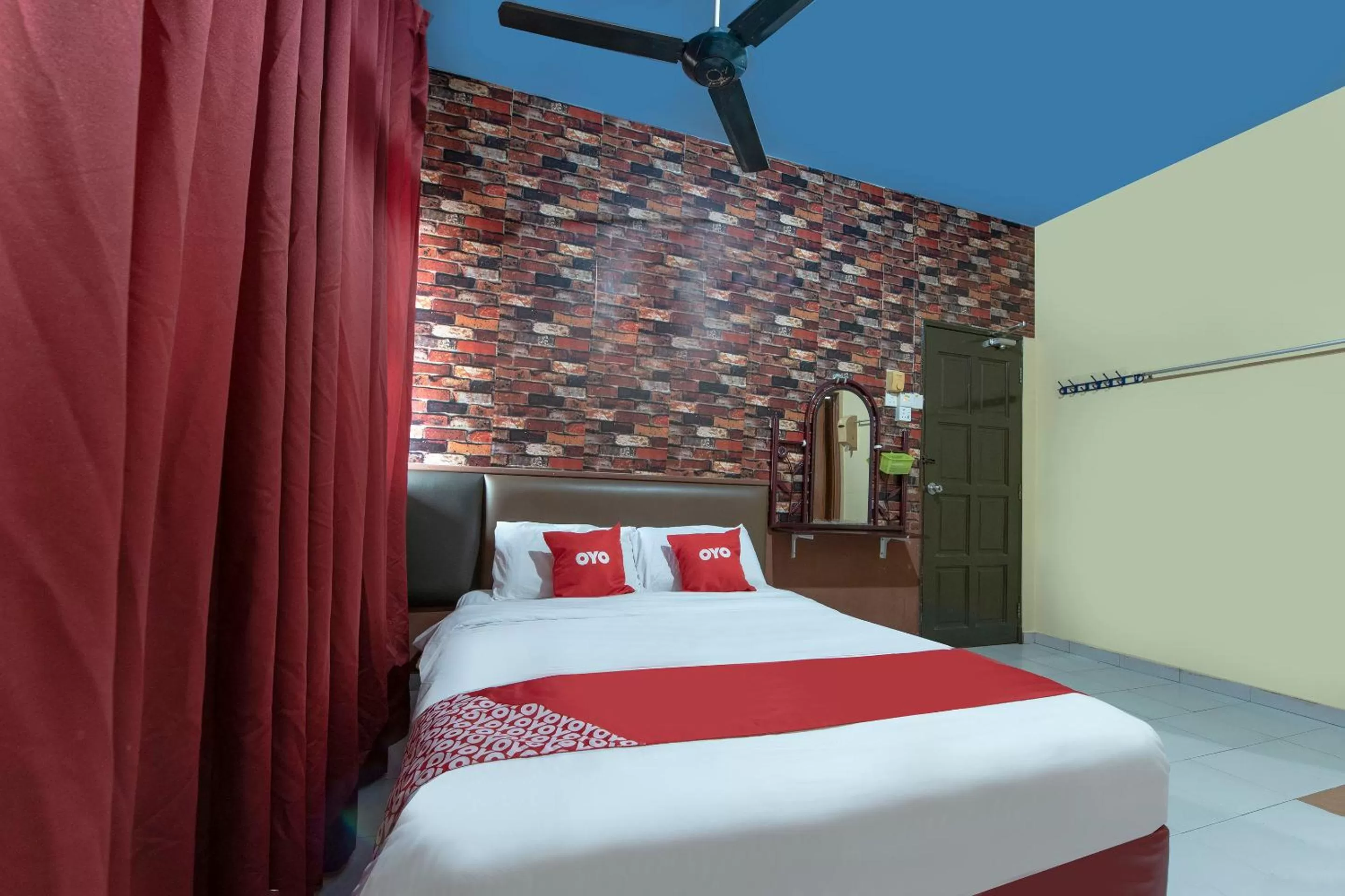 Bedroom, Bed in SPOT ON 90305 Hen Hen Hotel