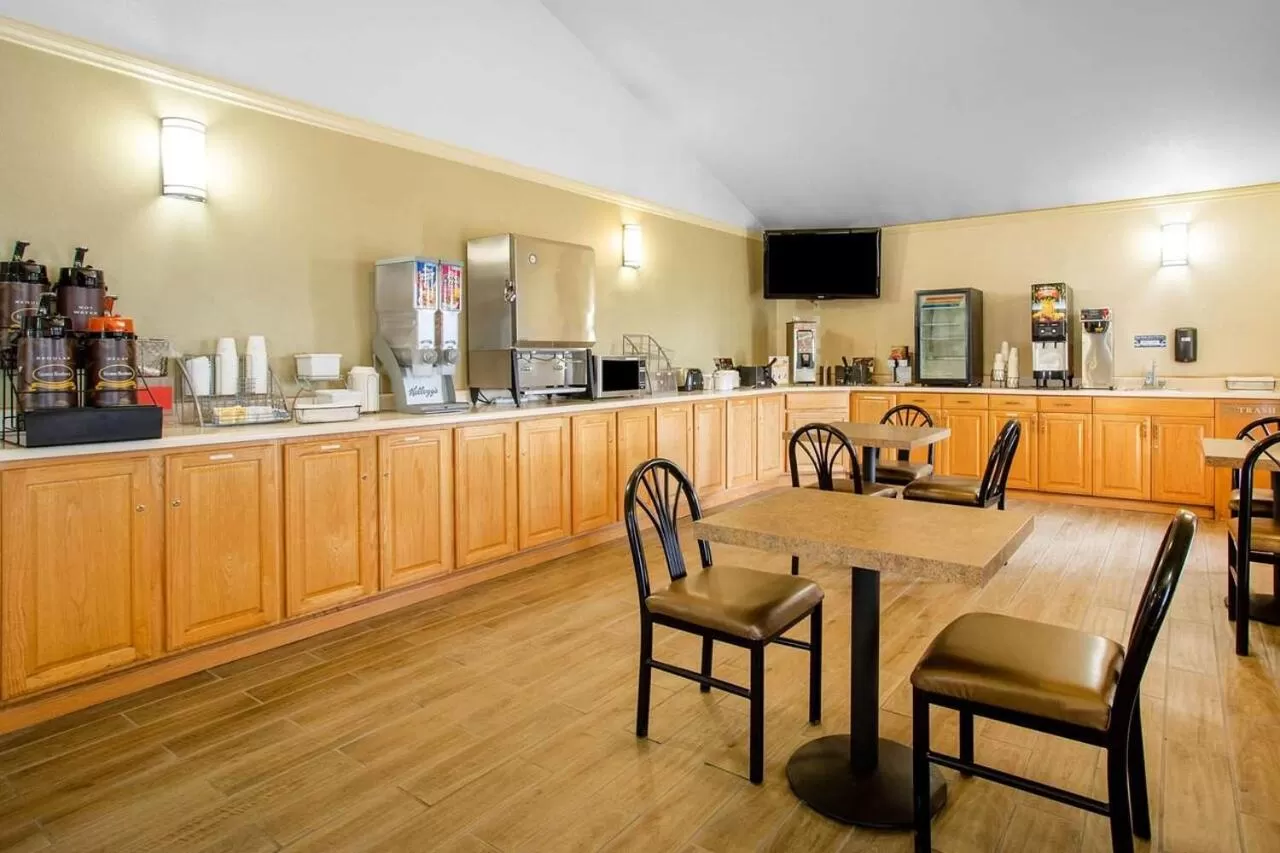 Super 8 by Wyndham Cheyenne WY