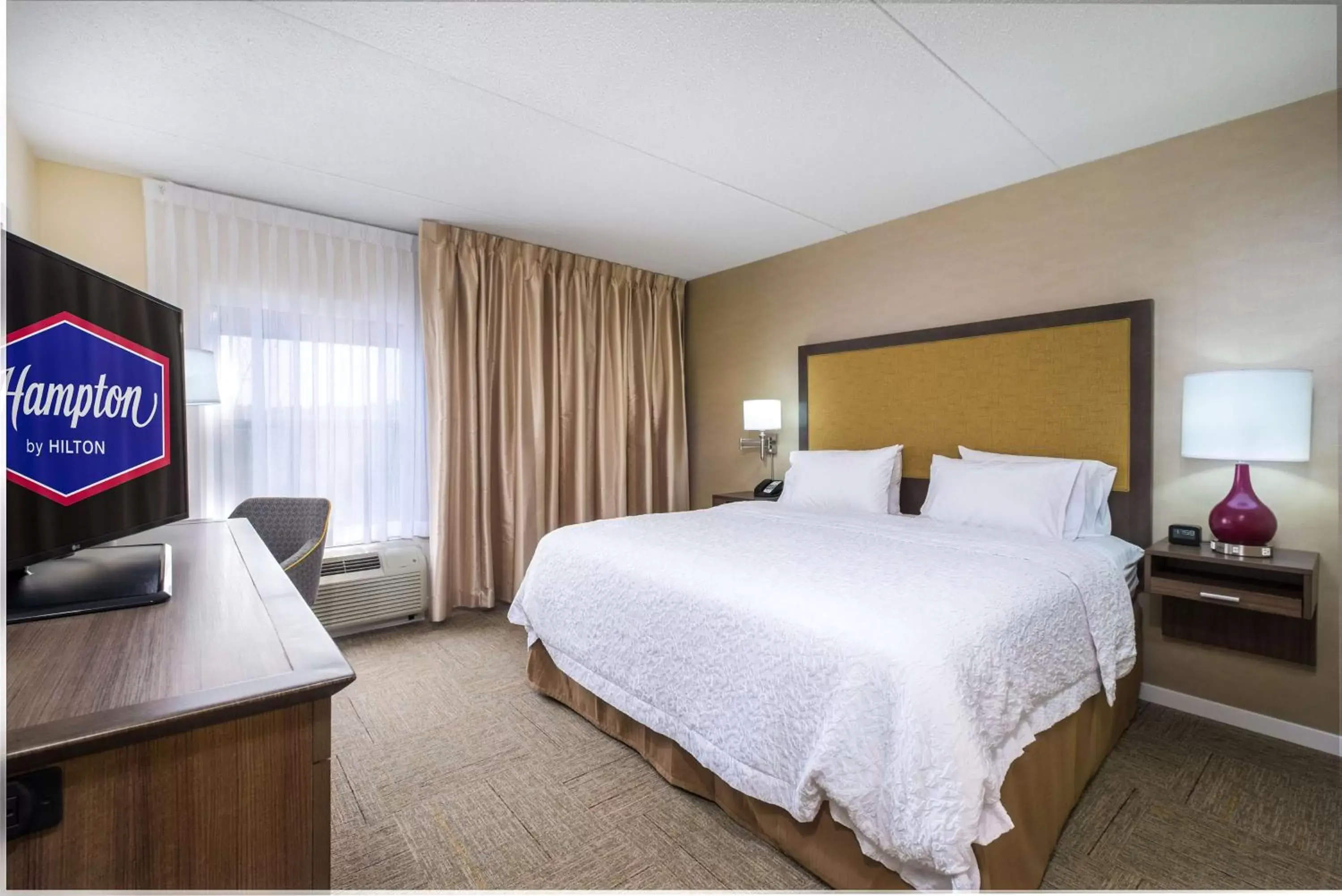 Bedroom, Bed in Hampton Inn Freeport/Brunswick Bedroom, Bed in Hampton Inn Freeport/Brunswick