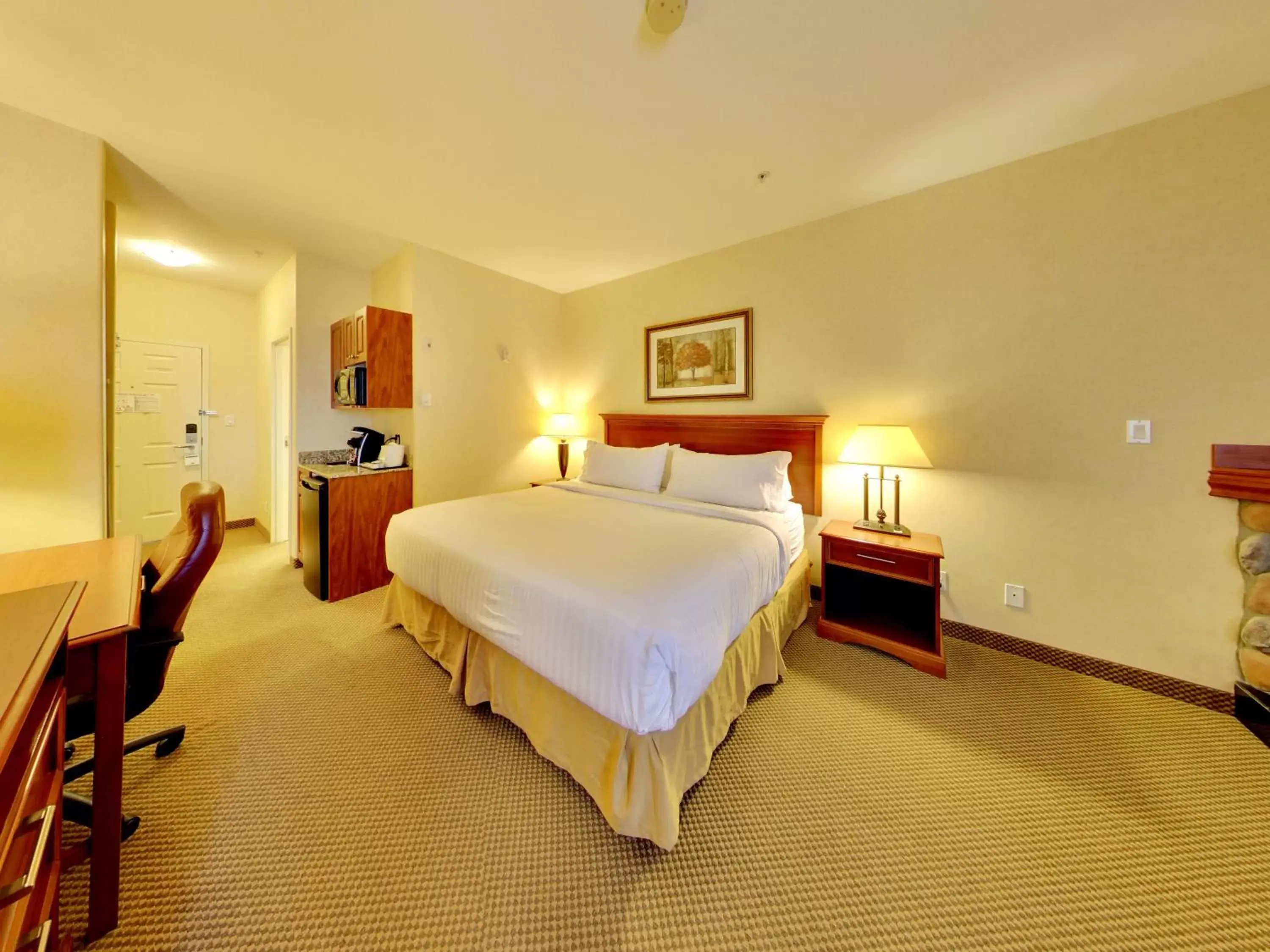 Photo of the whole room, Bed in Holiday Inn Express Hotel & Suites - Edmonton International Airport, an IHG Hotel