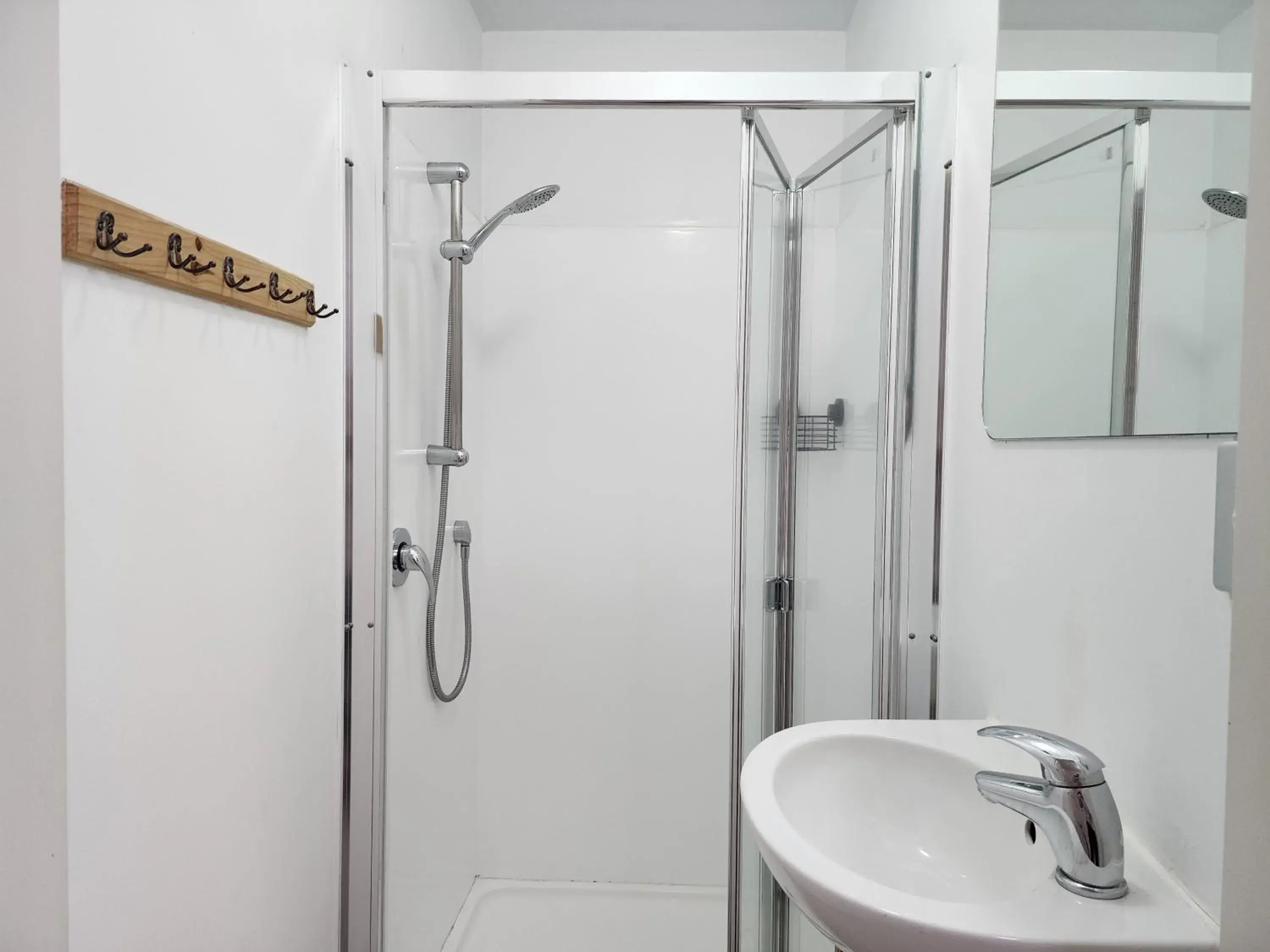 Shower, Bathroom in Newton Lodge