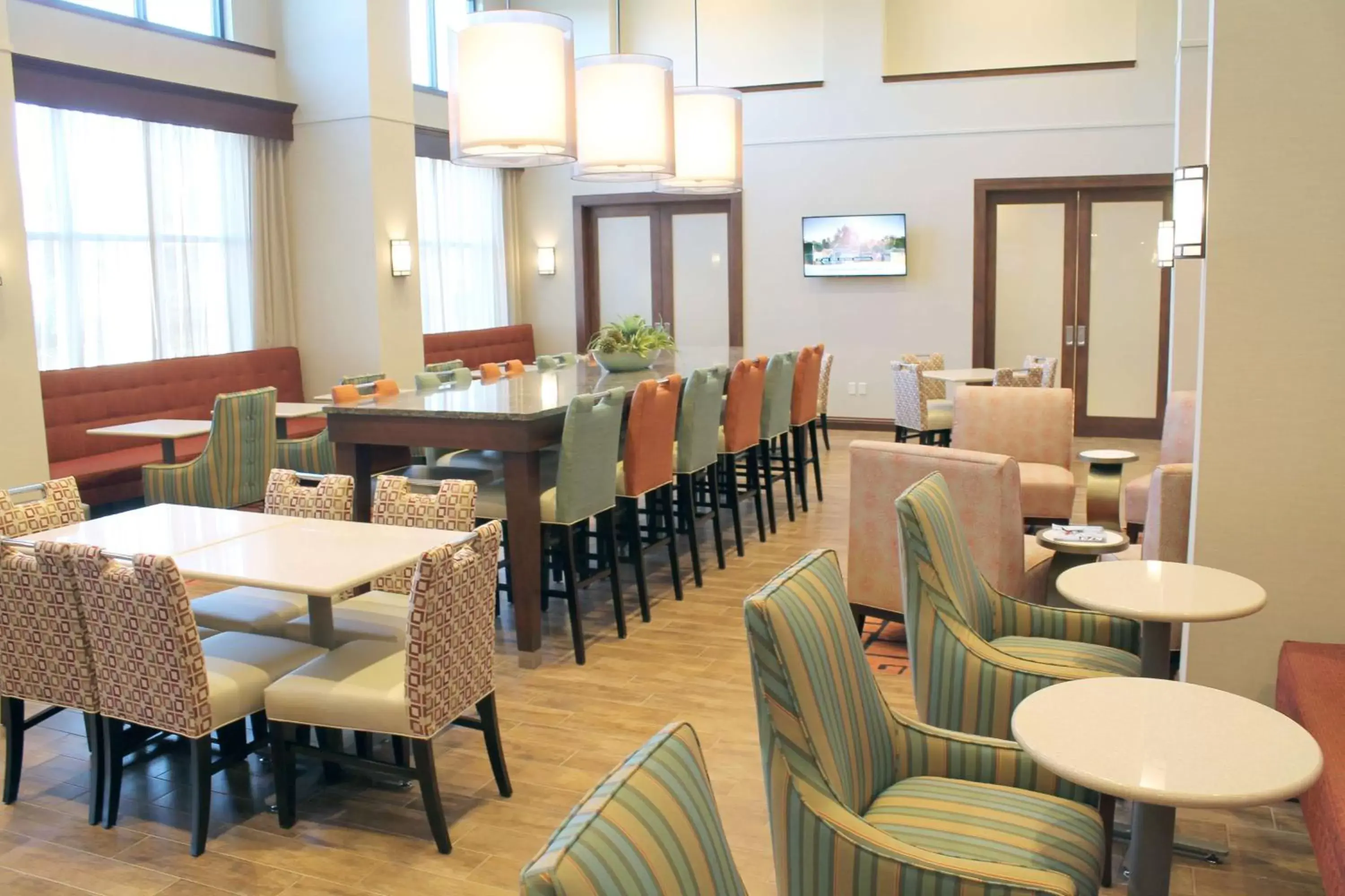 Dining area, Restaurant/Places to Eat in Hampton Inn Cape Girardeau I-55 East, MO