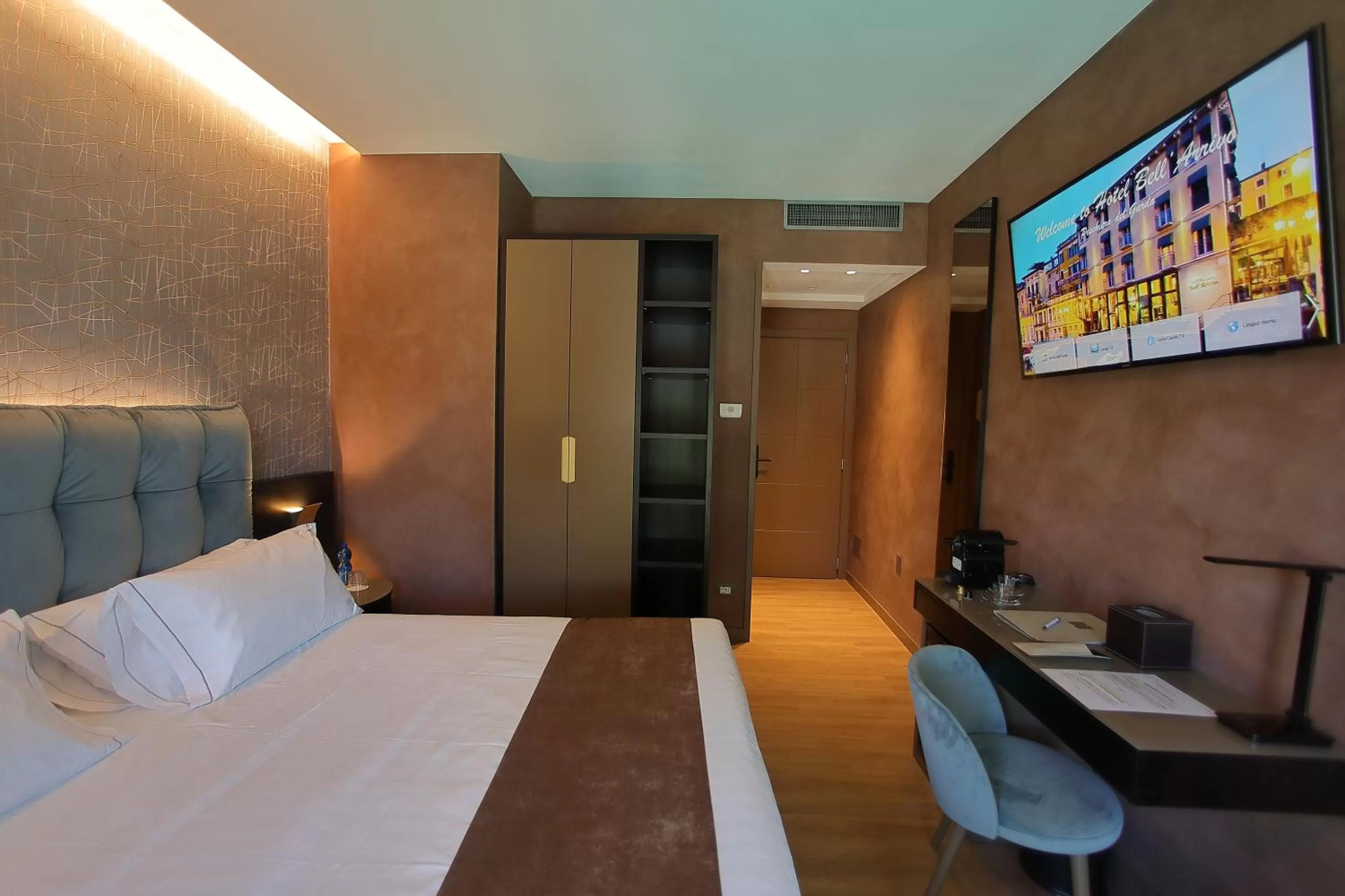 Bedroom, Bed in Hotel Bell'arrivo by Dori