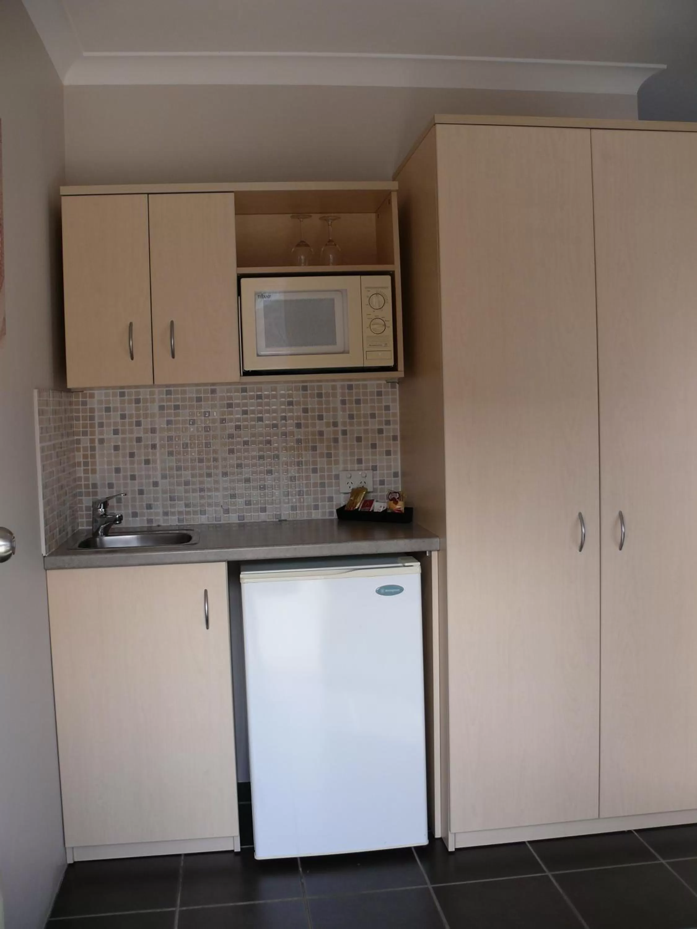 Kitchen or kitchenette in Park Beach Resort Motel