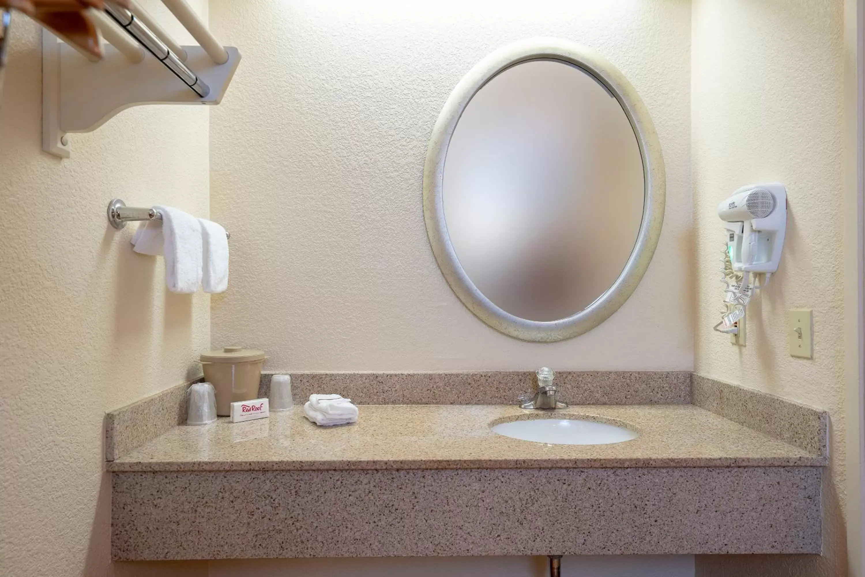 Bathroom in Red Roof Inn Greenville