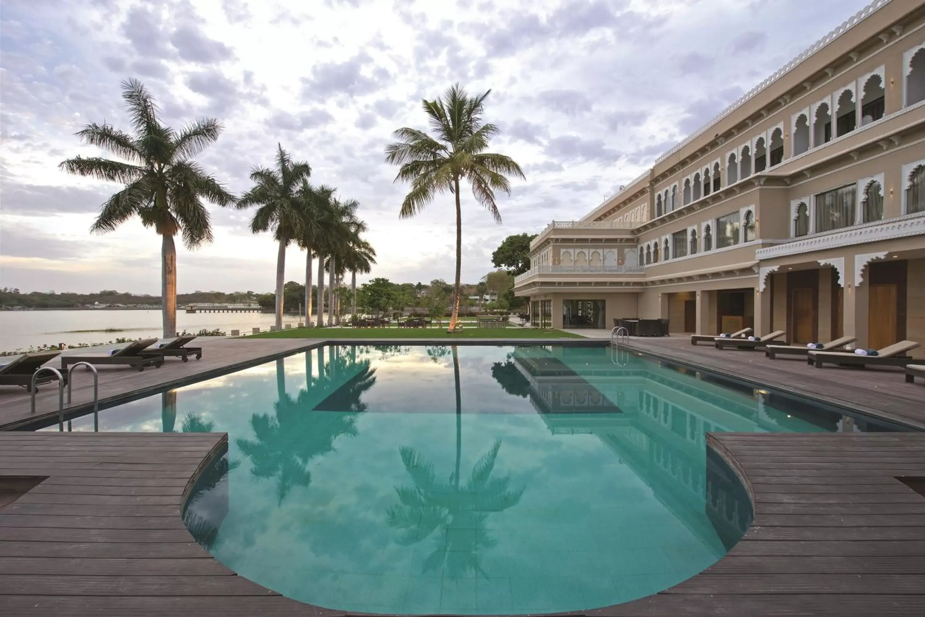 Property building, Swimming Pool in Hotel Lakend