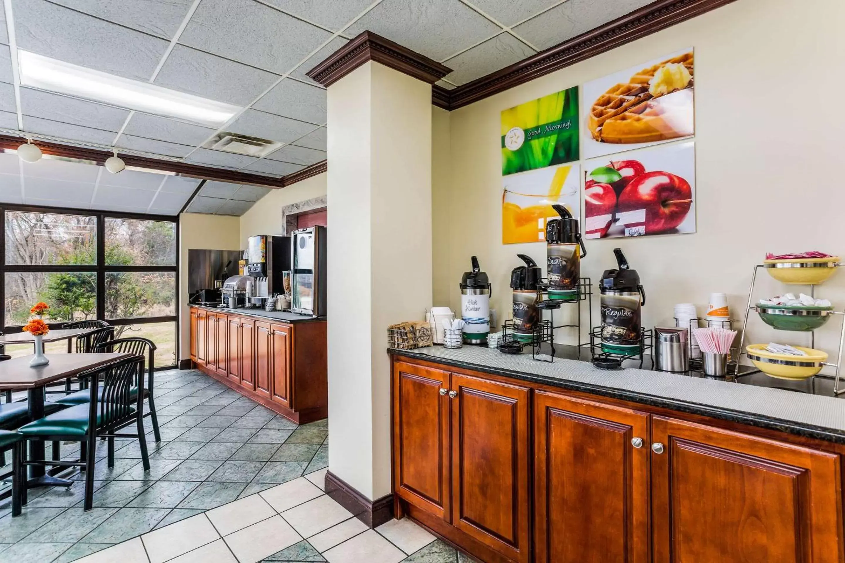Restaurant/Places to Eat in Quality Inn Russellville