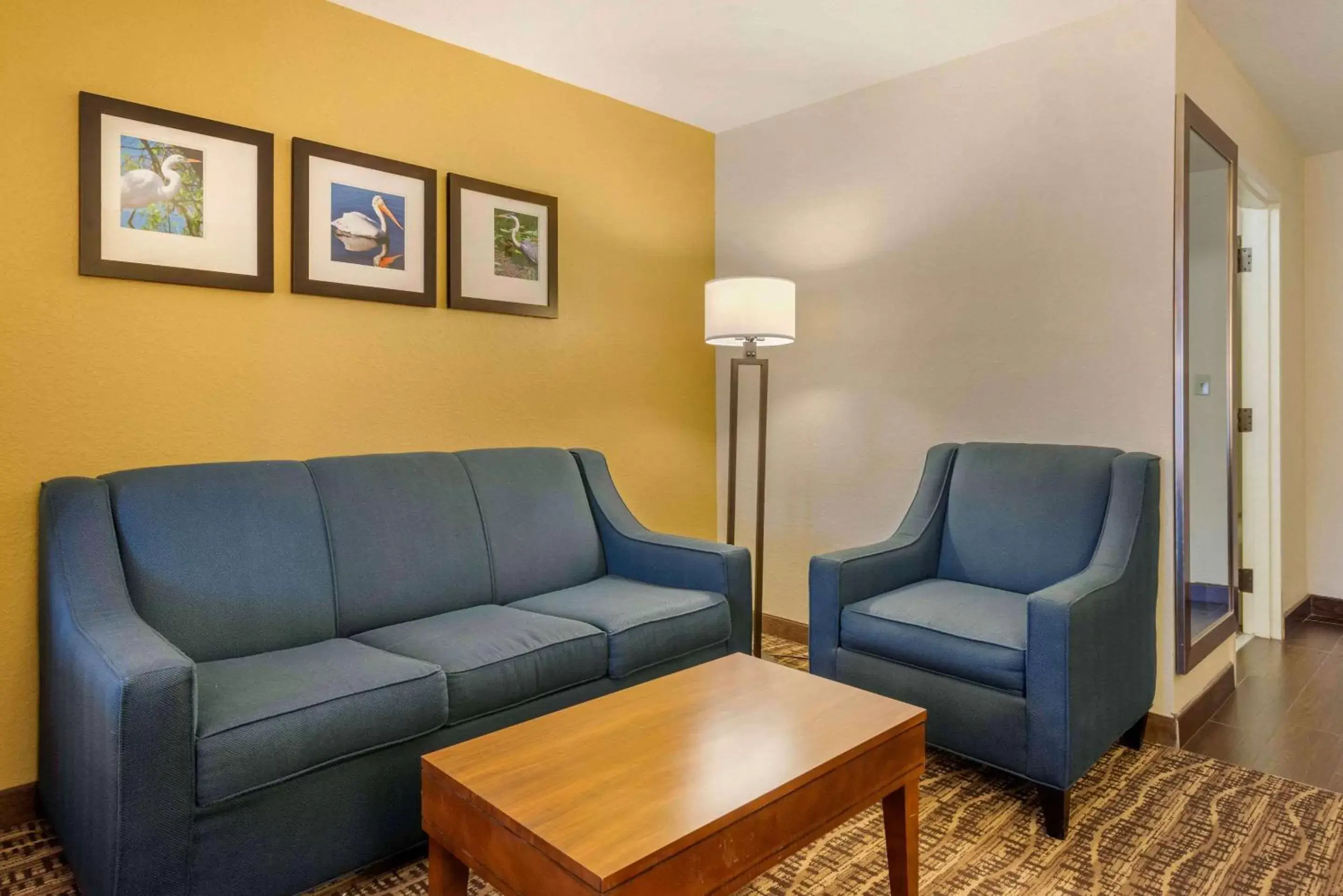 Bedroom, Seating Area in Comfort Suites The Villages