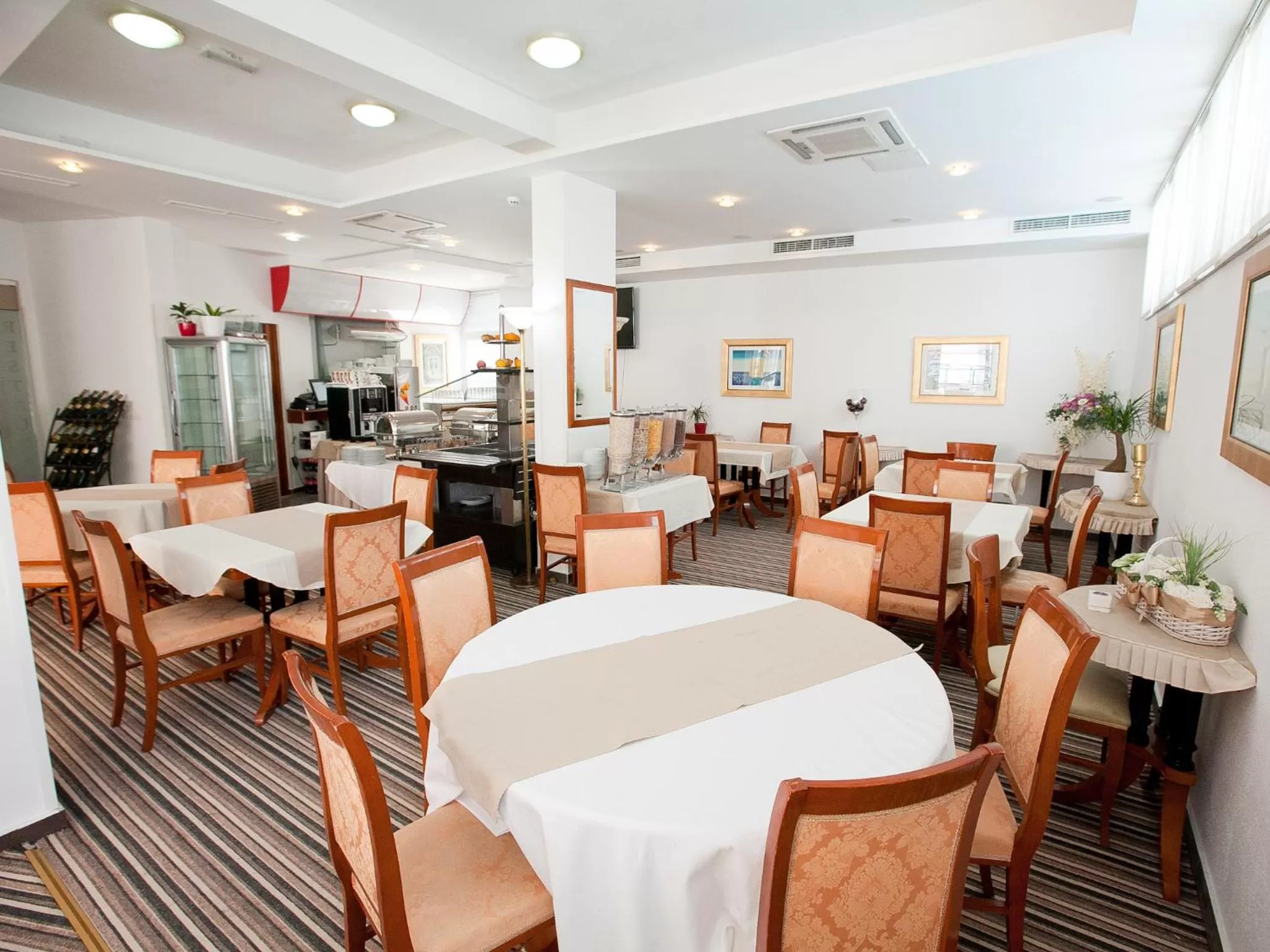 Restaurant/places to eat in Hotel ZaDar