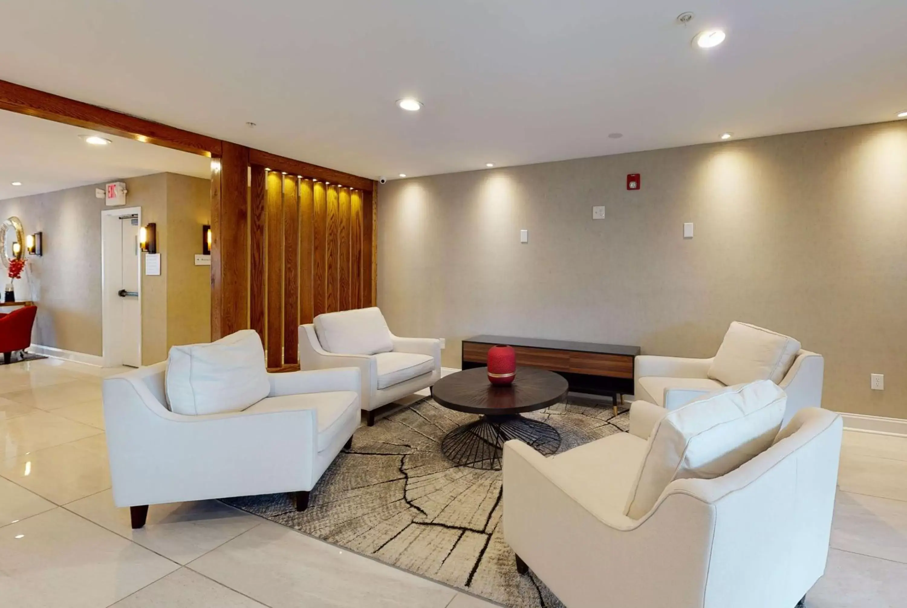 Lobby or reception, Seating Area in Ramada by Wyndham Strasburg - Shenandoah Valley