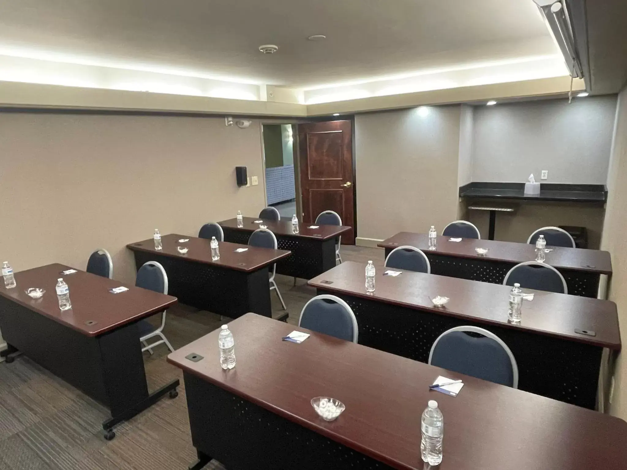 Meeting/conference room in Holiday Inn Express Cleveland Downtown, an IHG Hotel