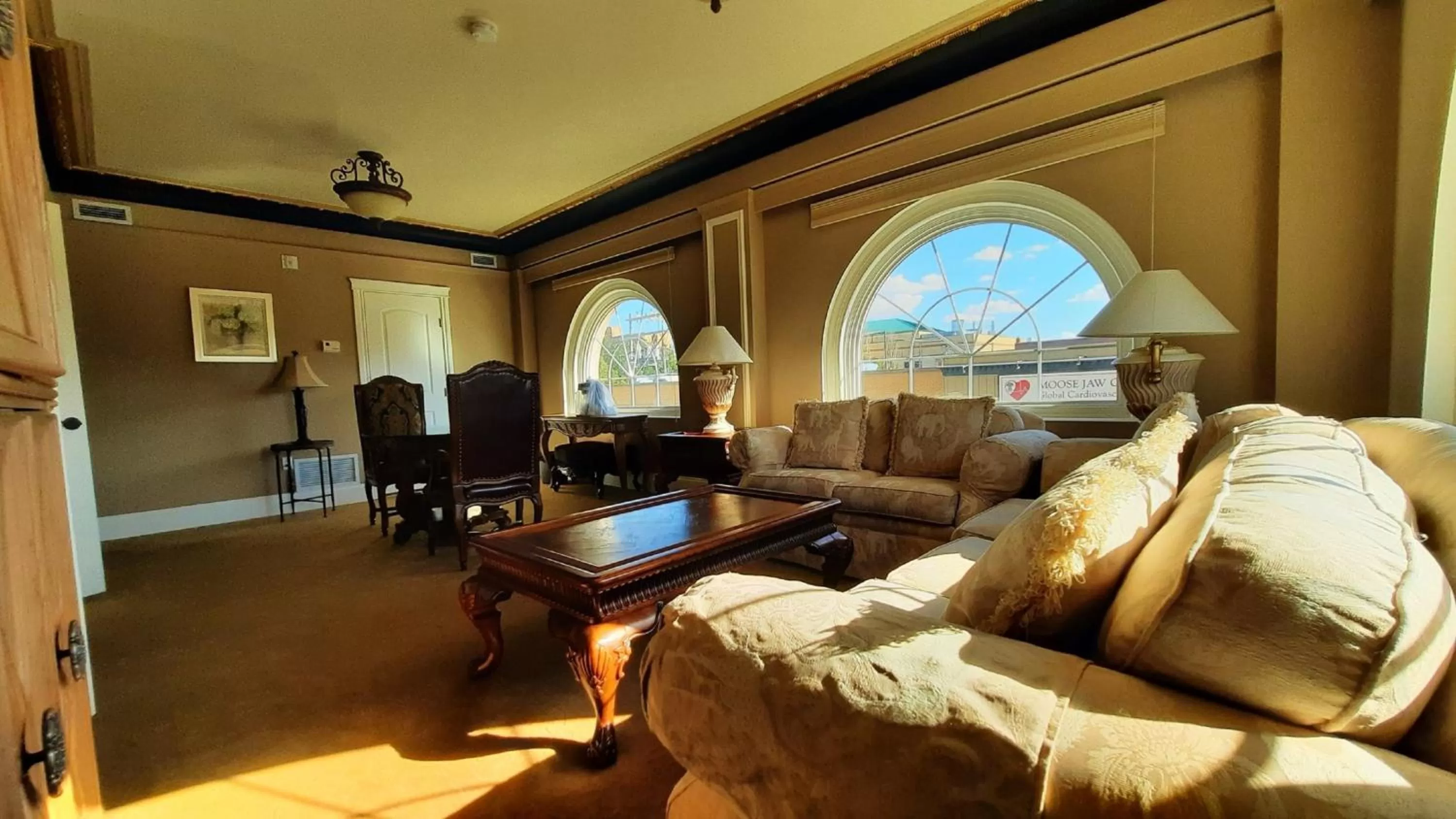 Living room in Grant Hall Hotel