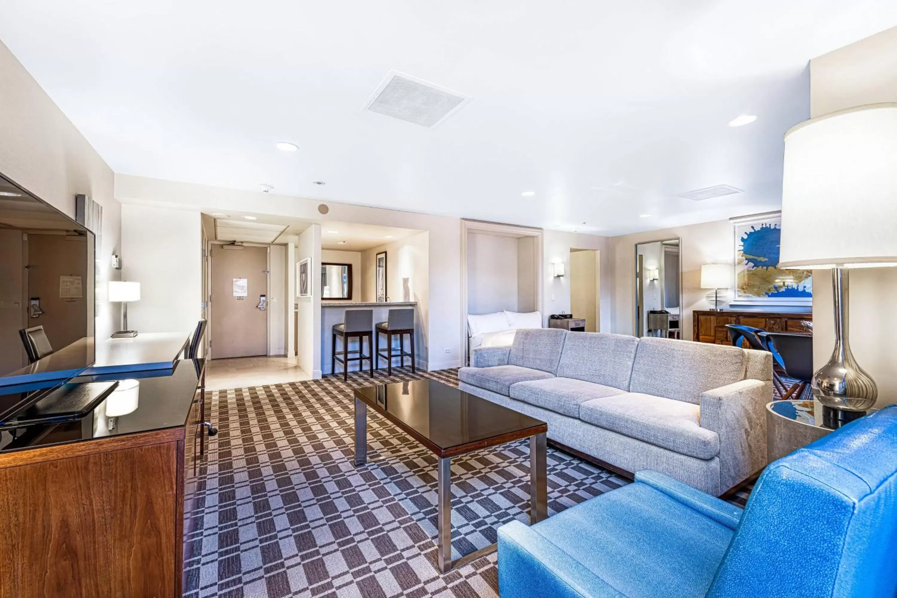 Photo of the whole room, Seating Area in Renaissance Long Beach Hotel