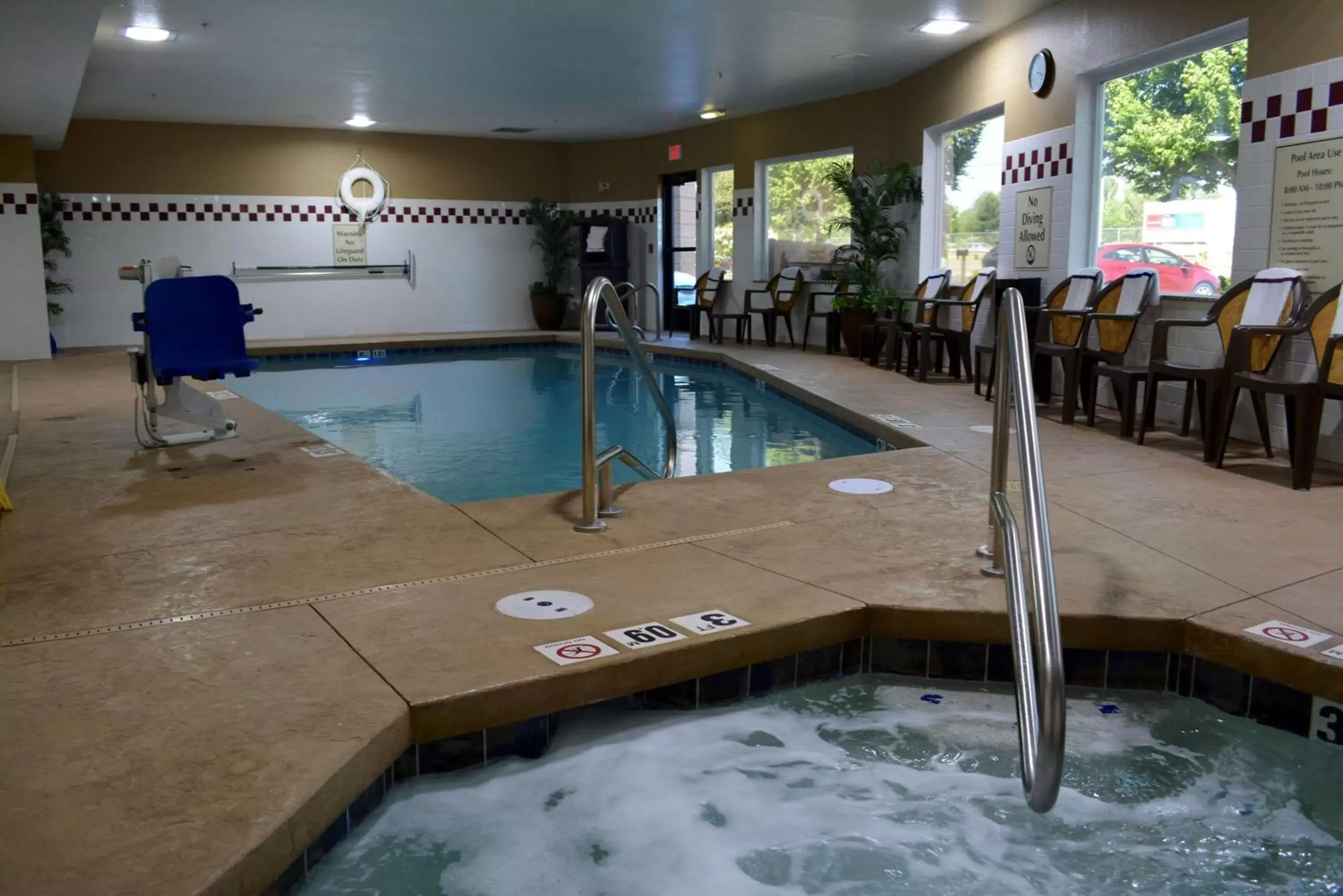 On site, Swimming Pool in Best Western Wilsonville Inn & Suites