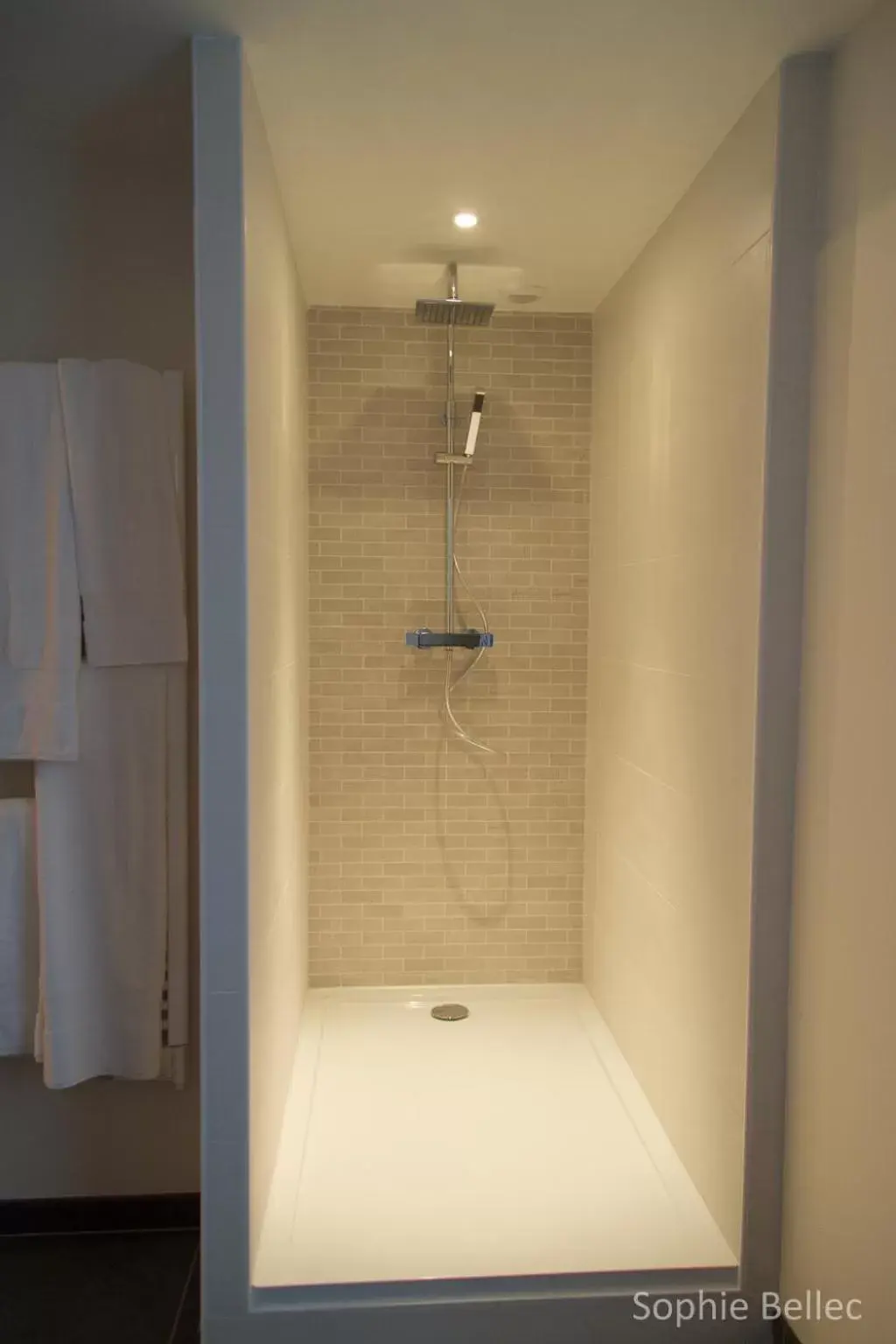 Shower, Bathroom in L'Hostellerie d'Acquigny