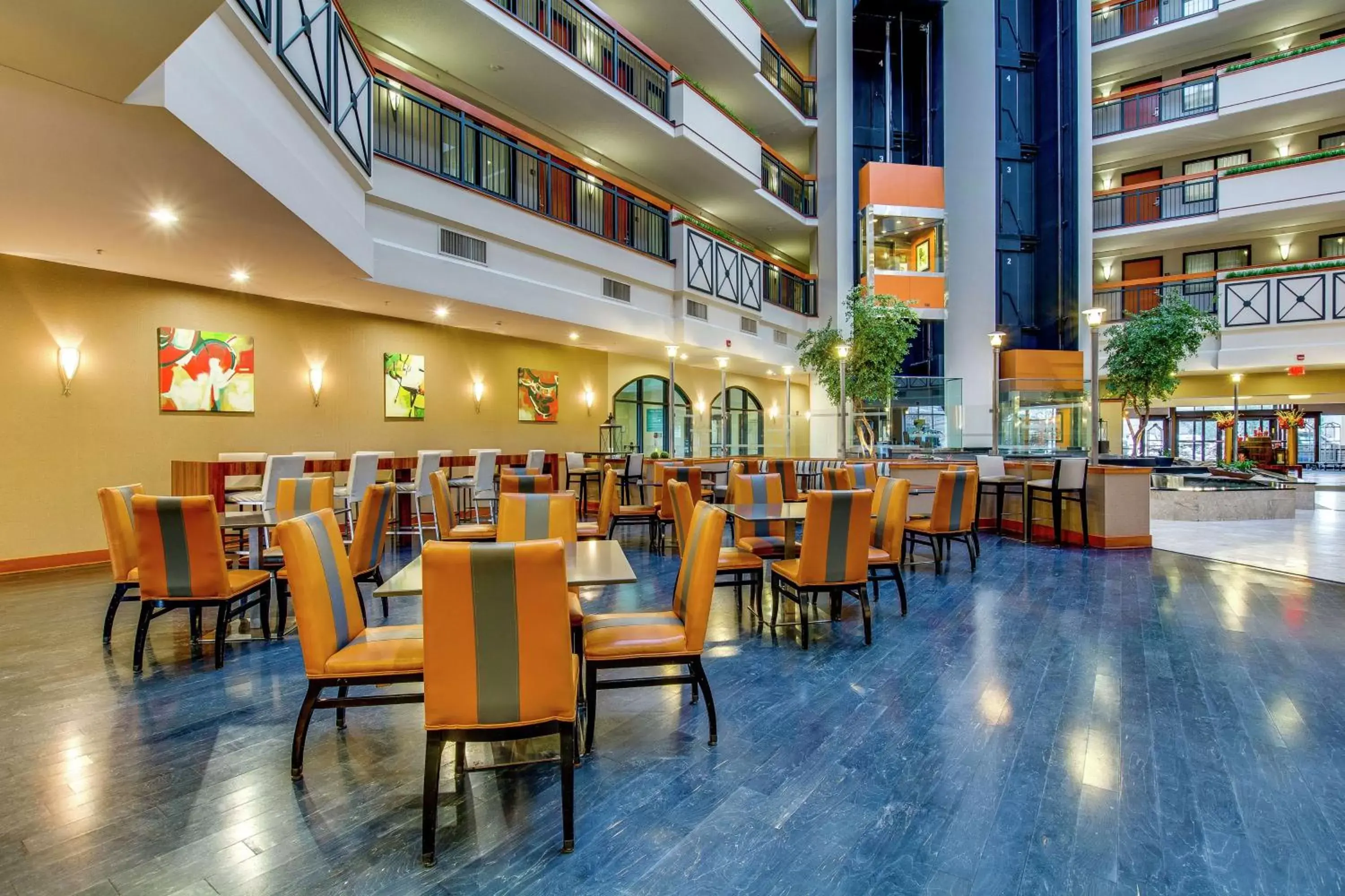 Lobby or reception, Restaurant/Places to Eat in Embassy Suites by Hilton Louisville East