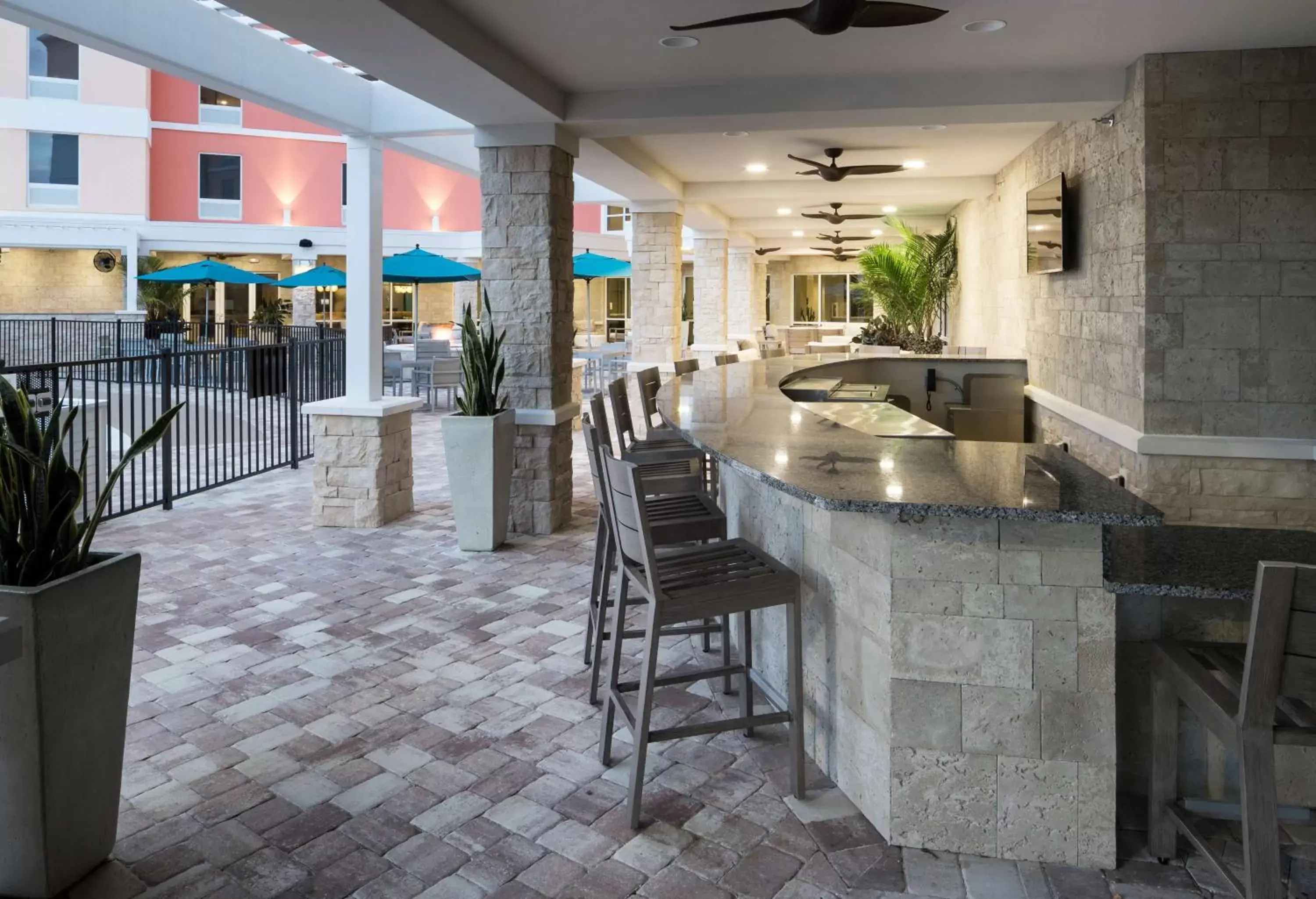 Lounge or bar, Lounge/Bar in Hampton Inn & Suites Cape Canaveral Cruise Port, Fl