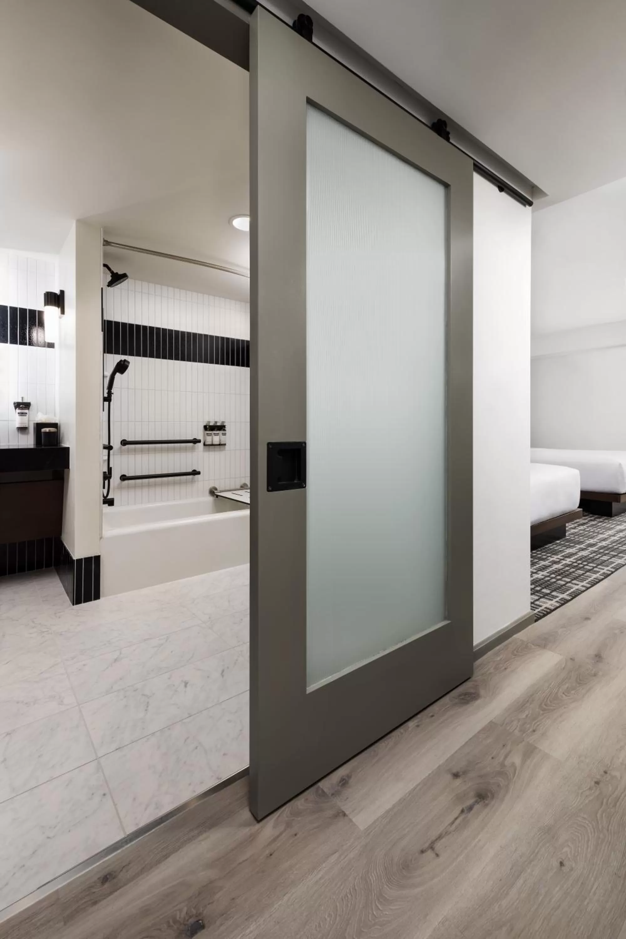 Bathroom, Bed in Hyatt Regency San Francisco Downtown SOMA