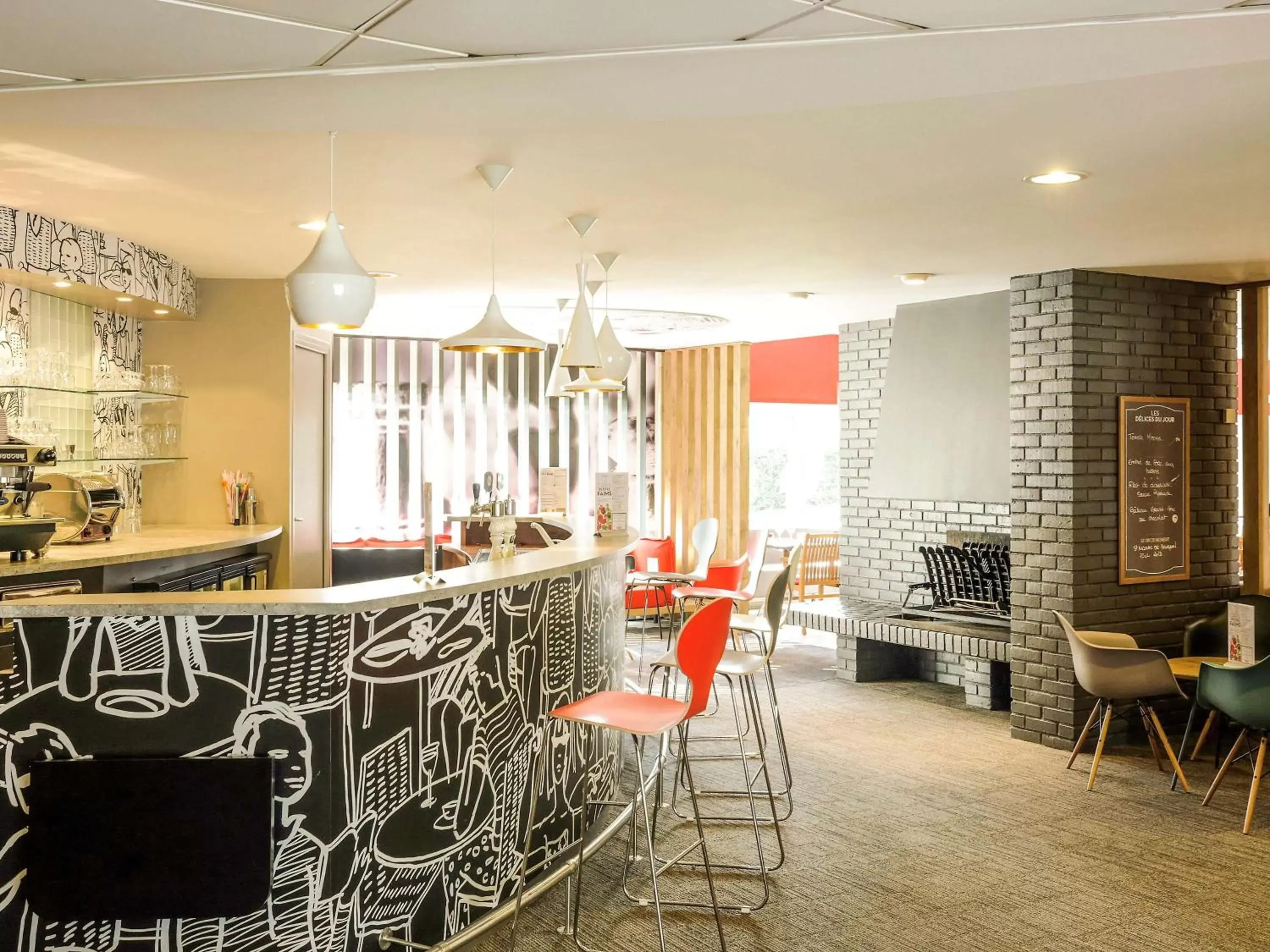 Lounge or bar in ibis Laval Le Relais D'Armor Lounge or bar in ibis Laval Le Relais D'Armor