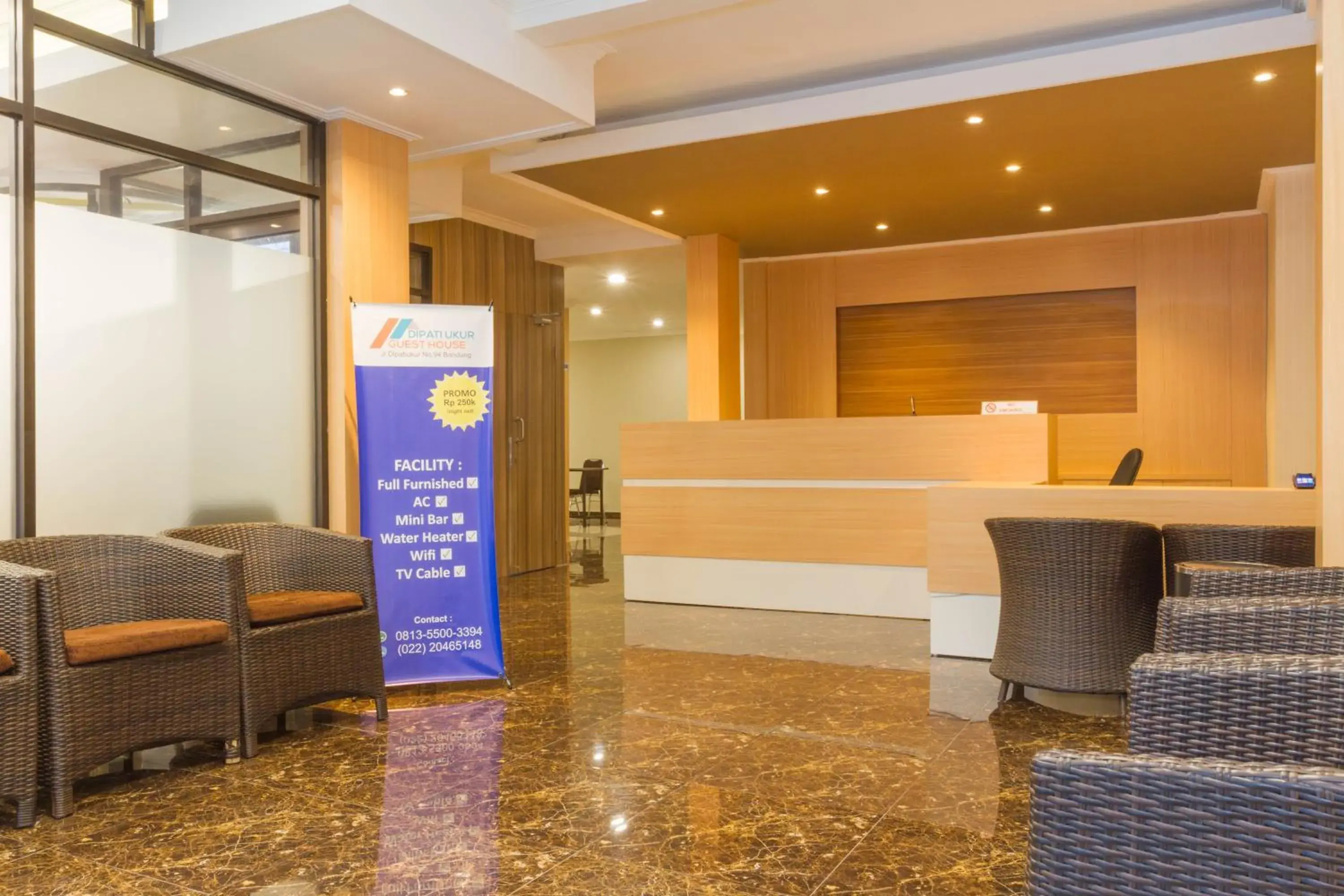Lobby or reception in RedDoorz Plus @ Dipatiukur Lobby or reception in RedDoorz Plus @ Dipatiukur