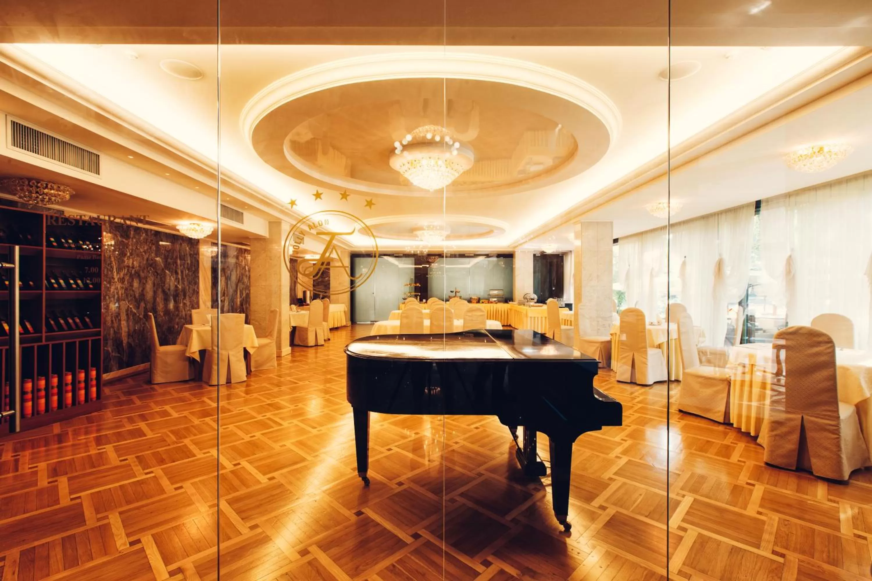 Restaurant/places to eat in Jolly Alon Hotel