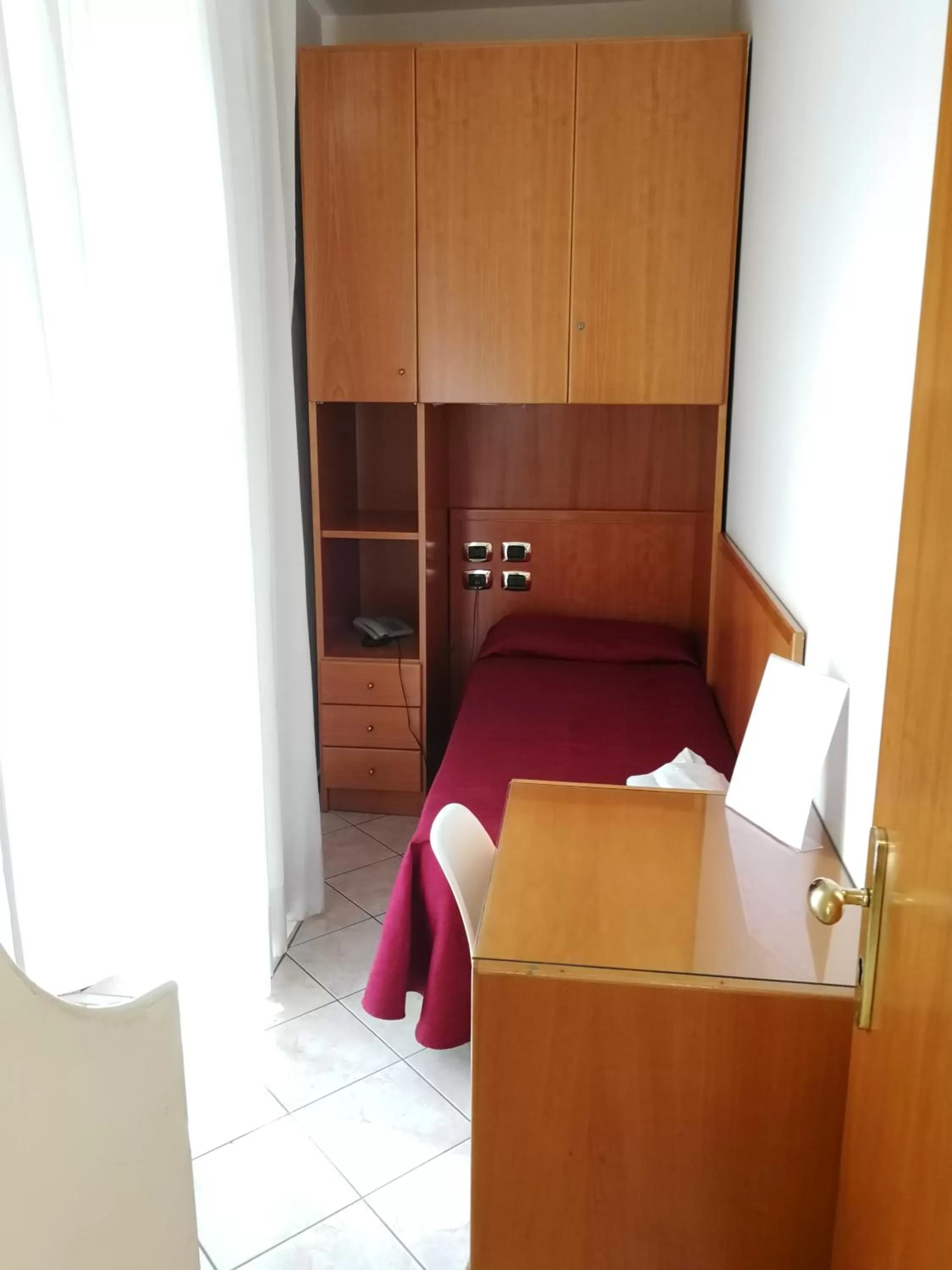 Photo of the whole room, Bed in Hotel Zara Napoli