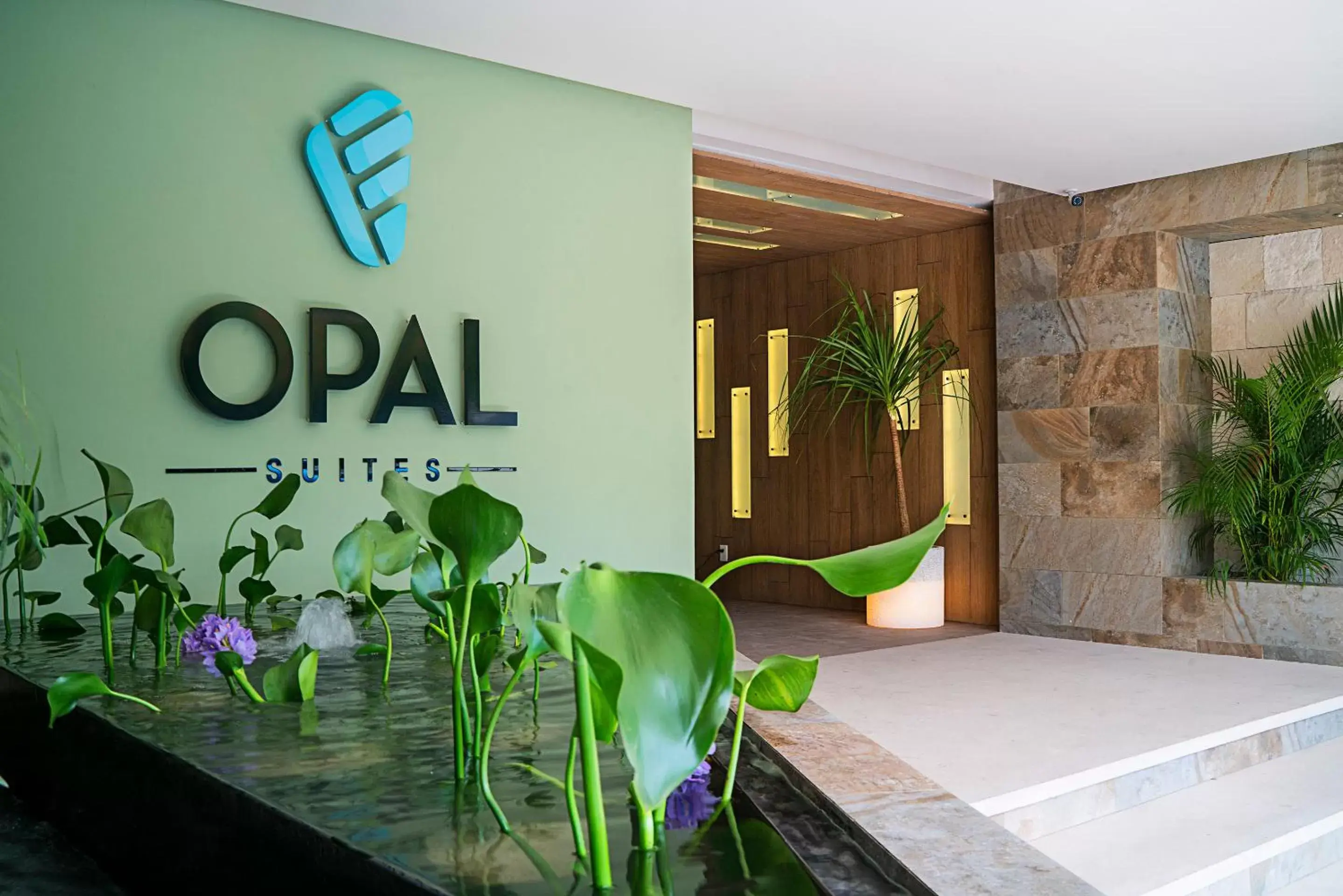 Lobby or reception in Opal Suites Apartments