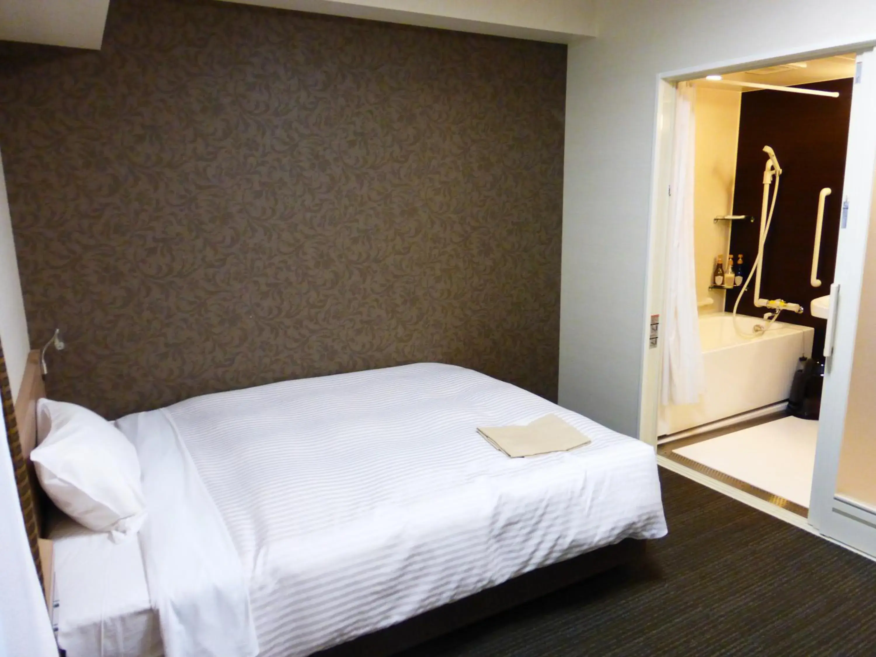 Photo of the whole room, Bed in Sanco Inn Grande Tokyo Hamamatsucho