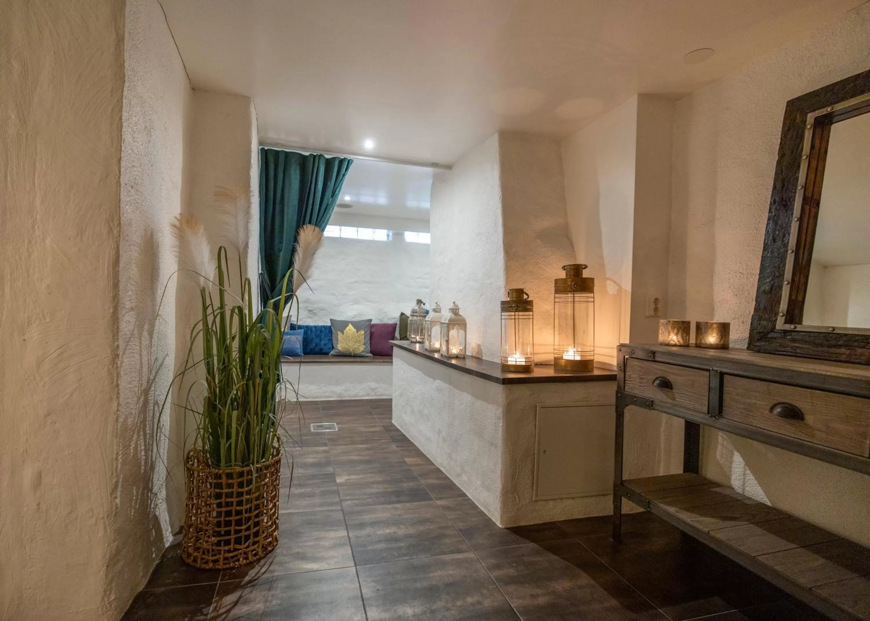 Hot Tub in Treetop Spa Hangout & Hotel