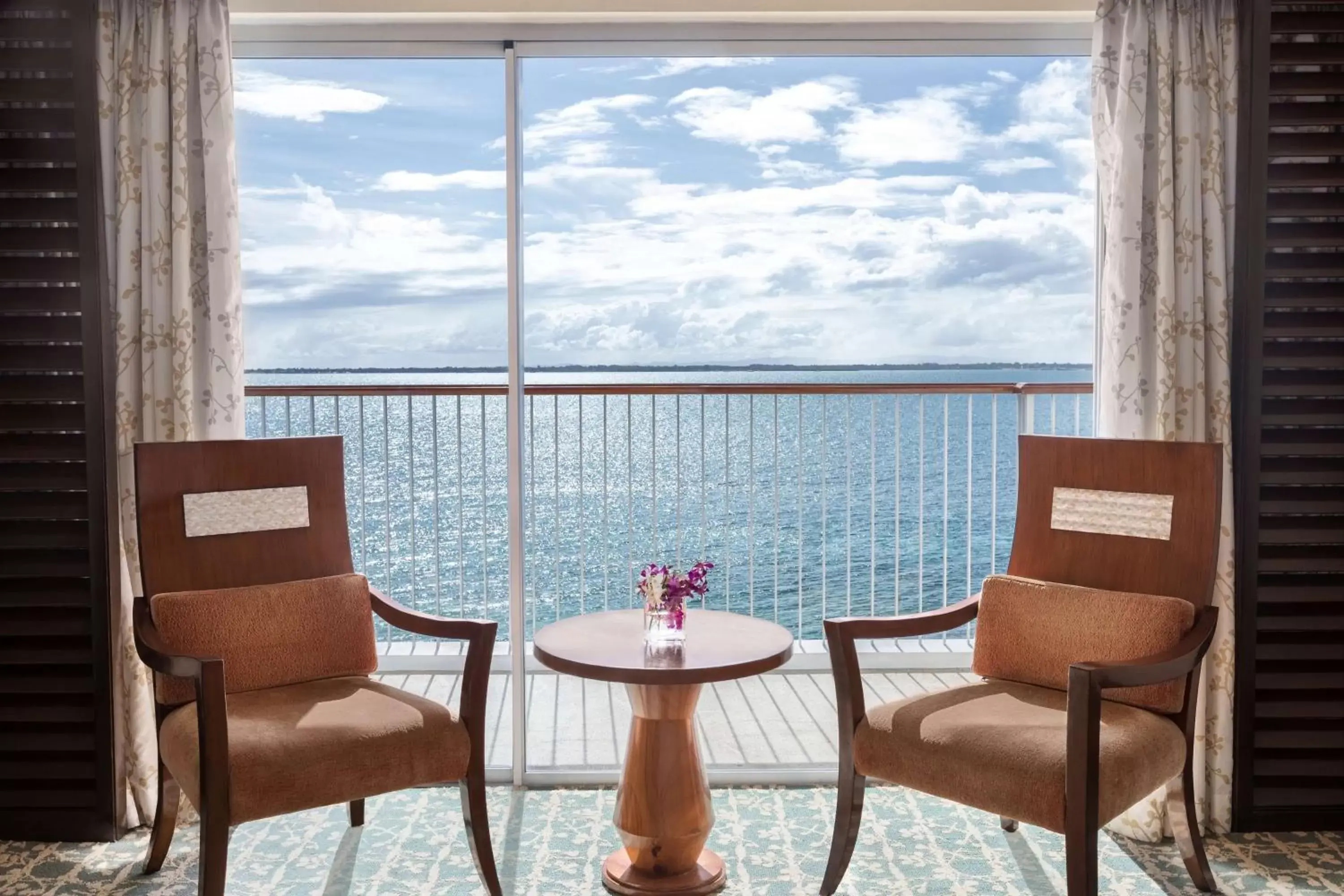 Photo of the whole room, Seating Area in Shangri-La Mactan, Cebu