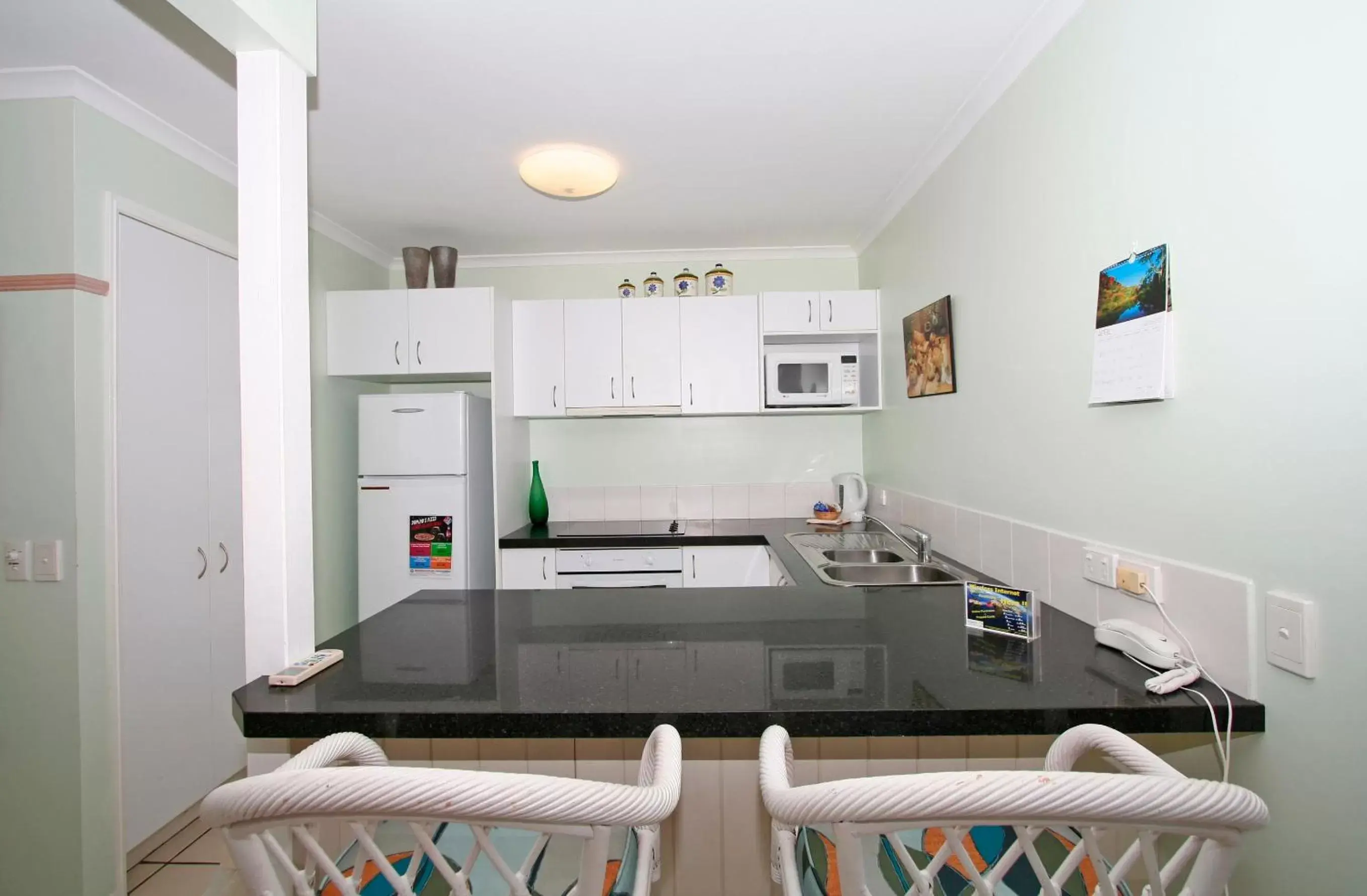 Photo of the whole room, Kitchen/Kitchenette in Coral Beach Noosa Resort