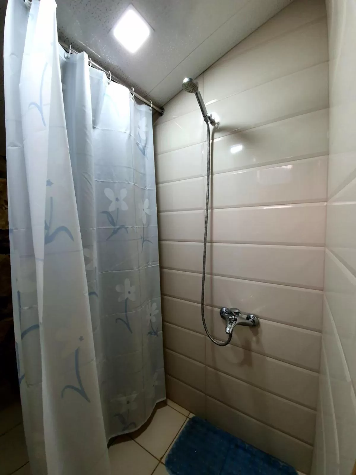 Shower in Guest House Ijevan's Garden