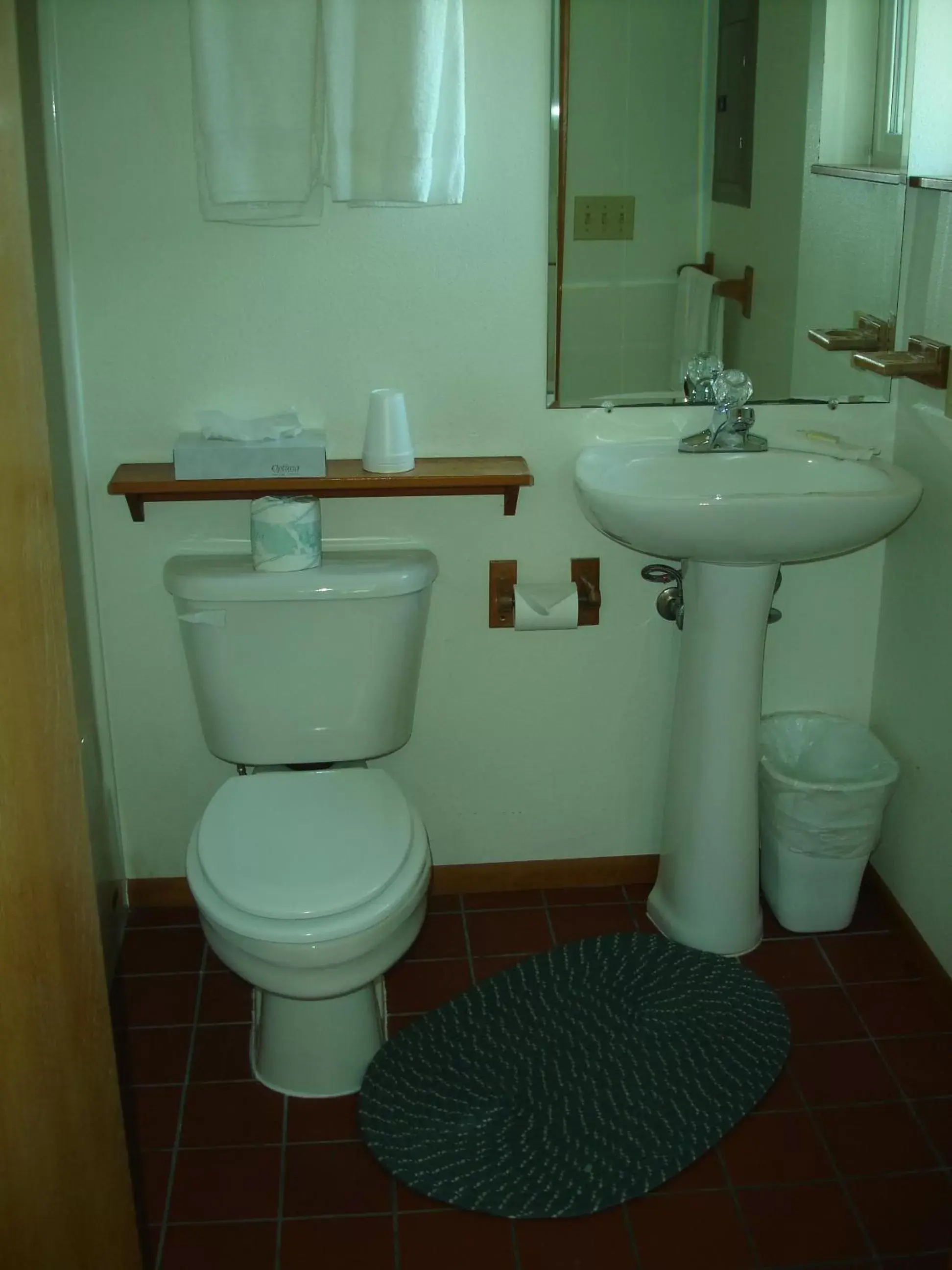 Bathroom in The Dublin House Motel