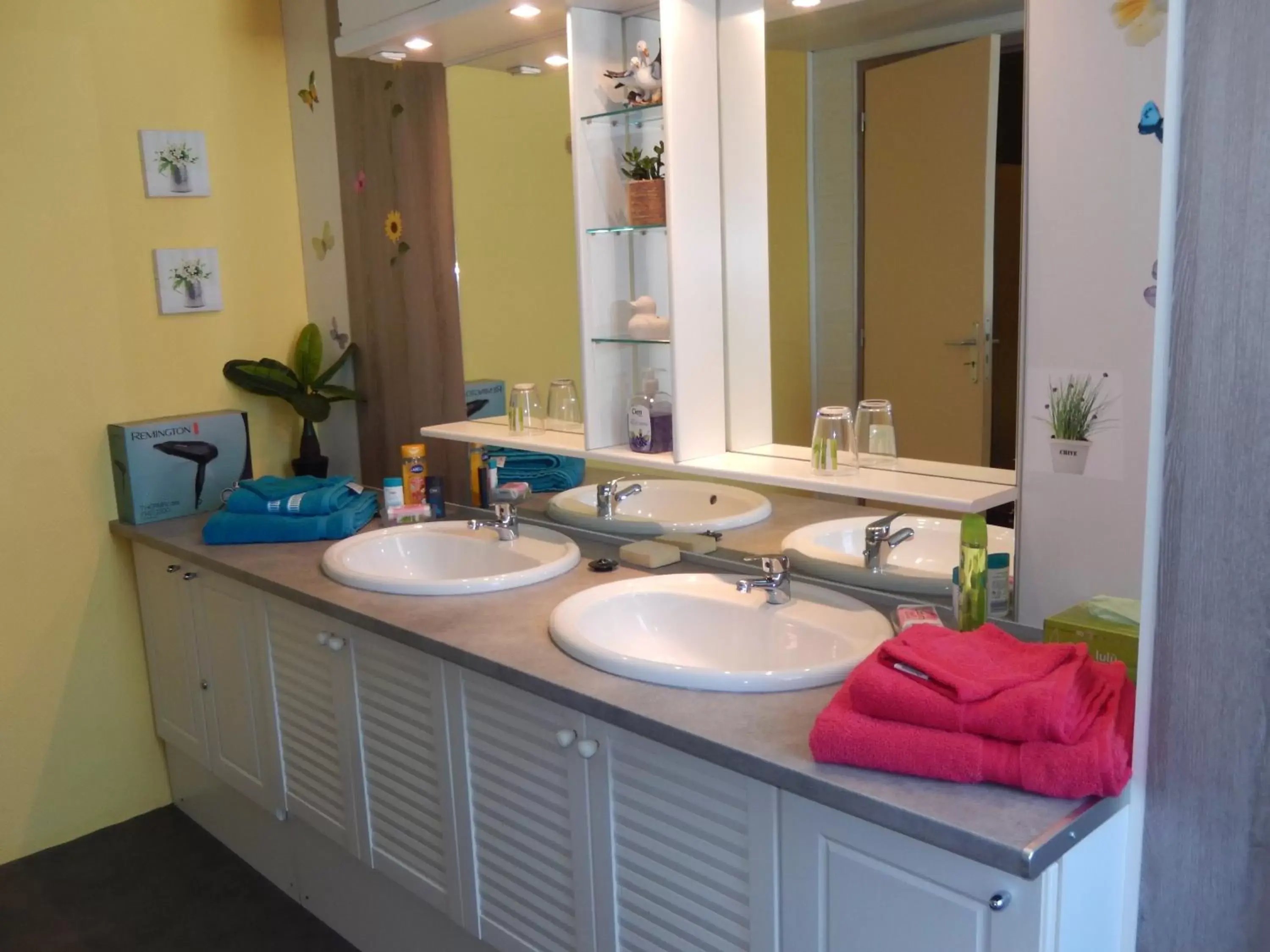 towels, Bathroom in Chez Corinne