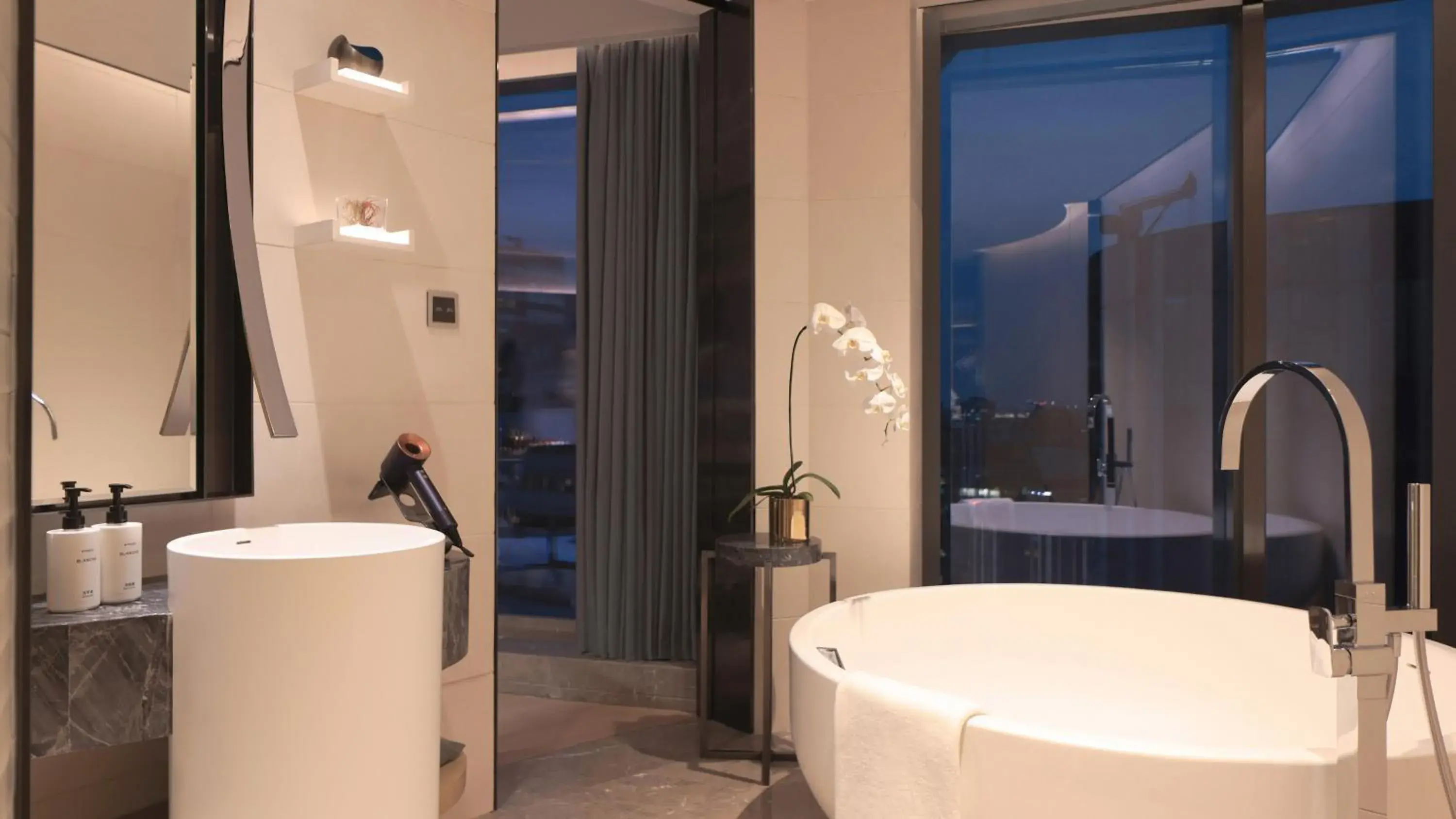 Photo of the whole room, Bathroom in InterContinental Beijing Sanlitun, an IHG Hotel