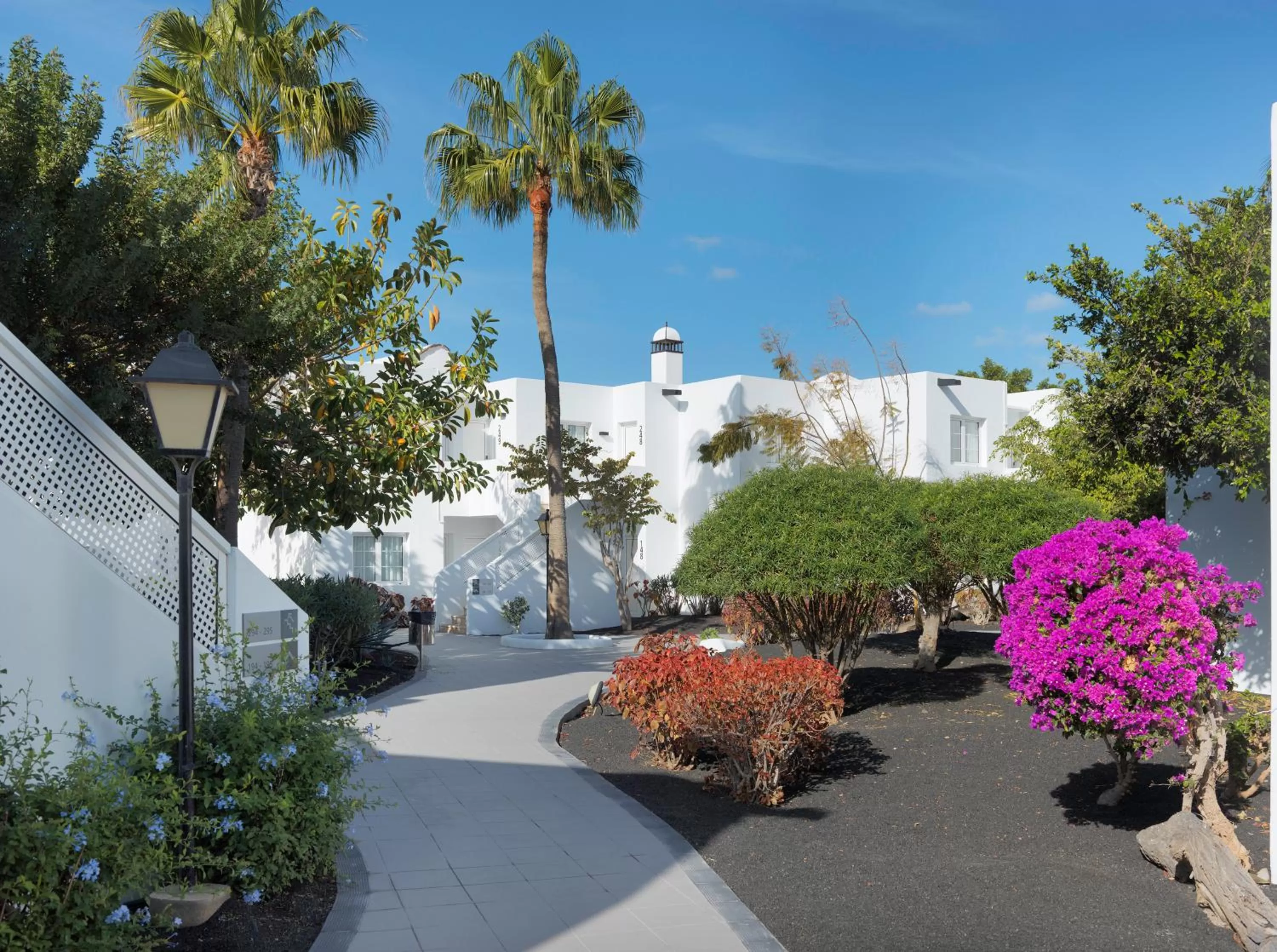 Facade/entrance in Boutique Hotel H10 White Suites - Adults Only