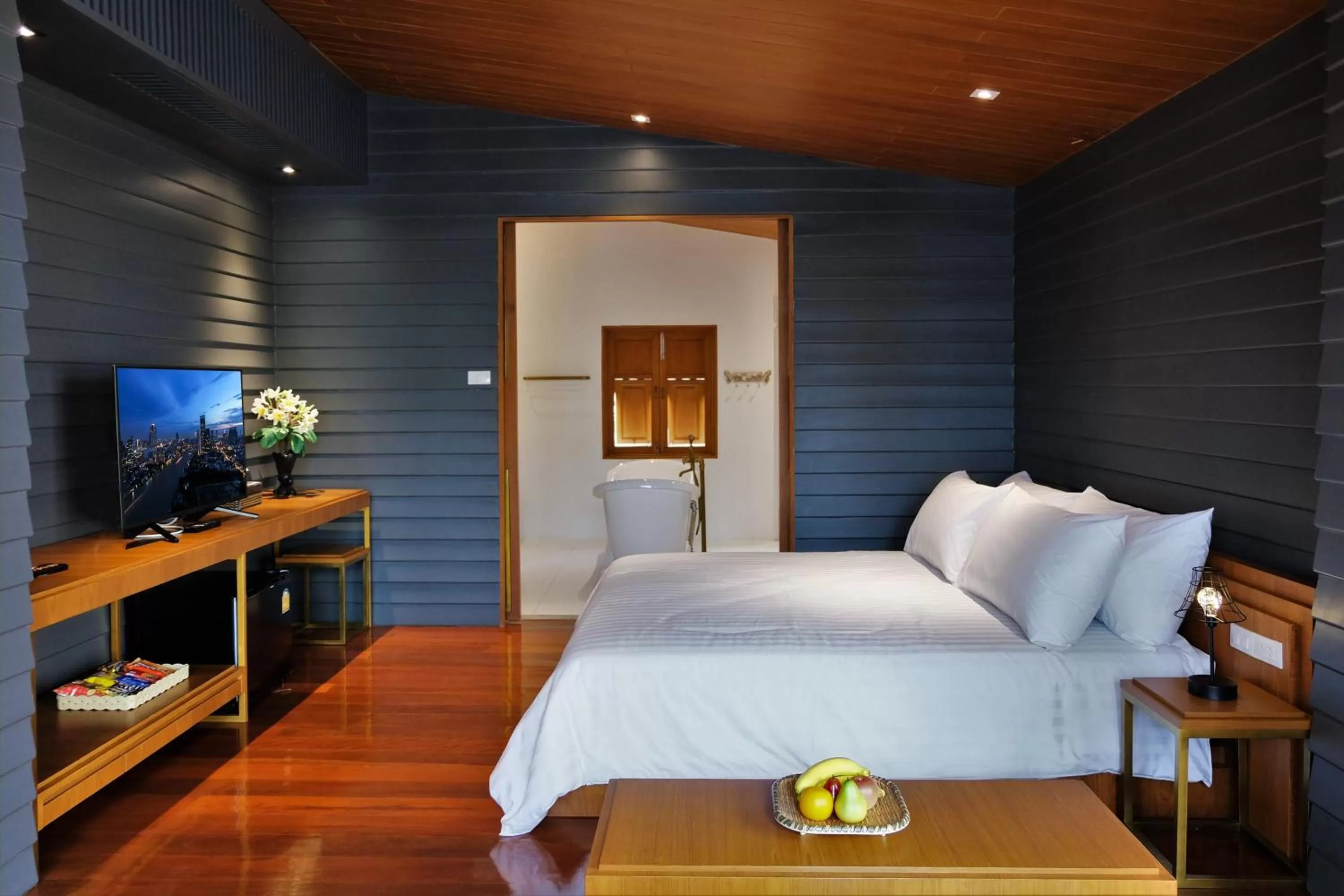 TV and multimedia, Bed in Vali Villa Bangkok