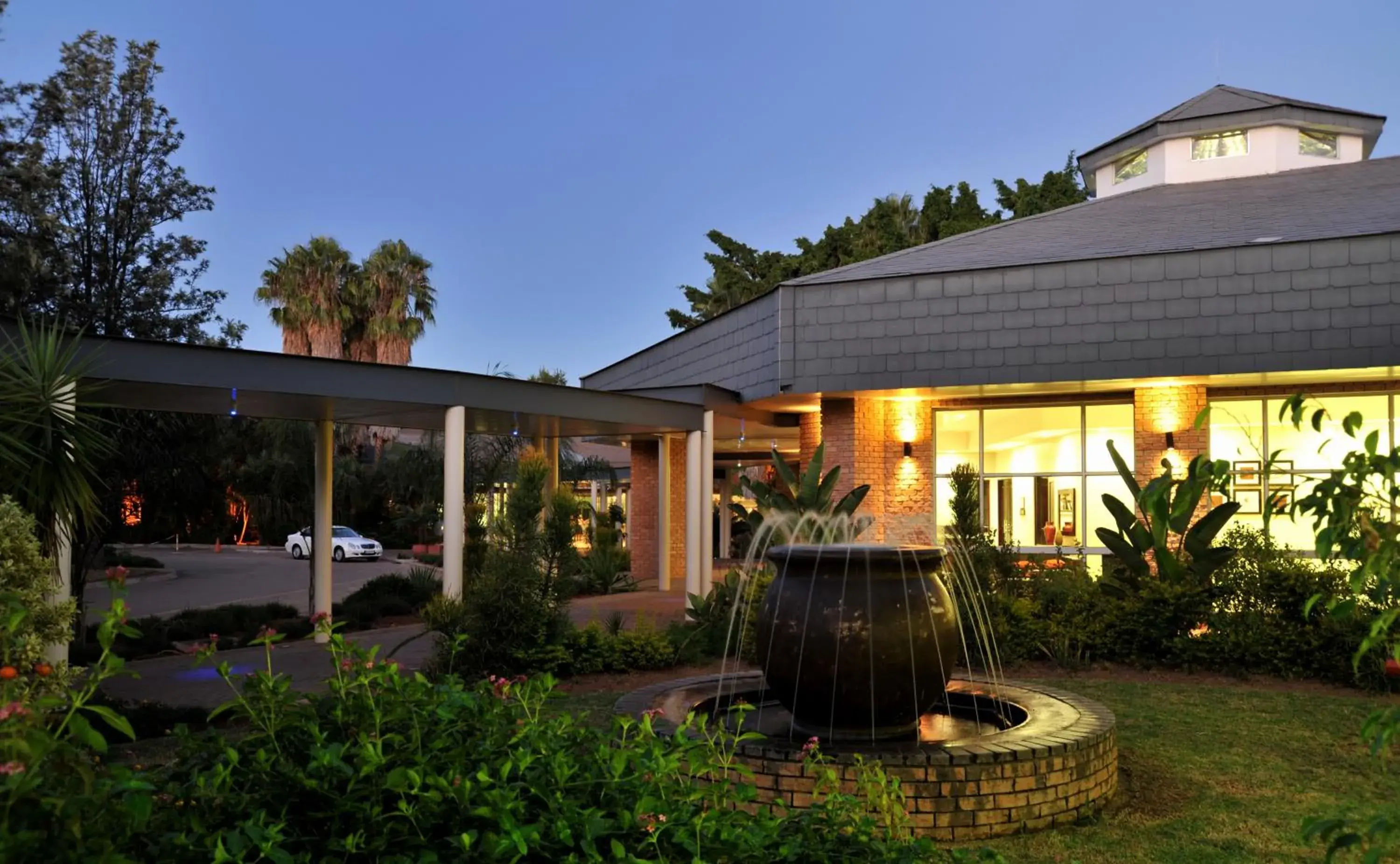 Facade/entrance in Cresta Lodge Gaborone Facade/entrance in Cresta Lodge Gaborone