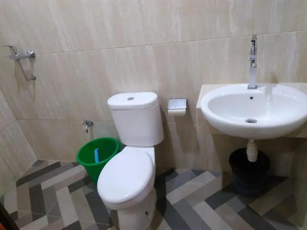 Bathroom in Hotel Bumi Makmur Indah Lembang