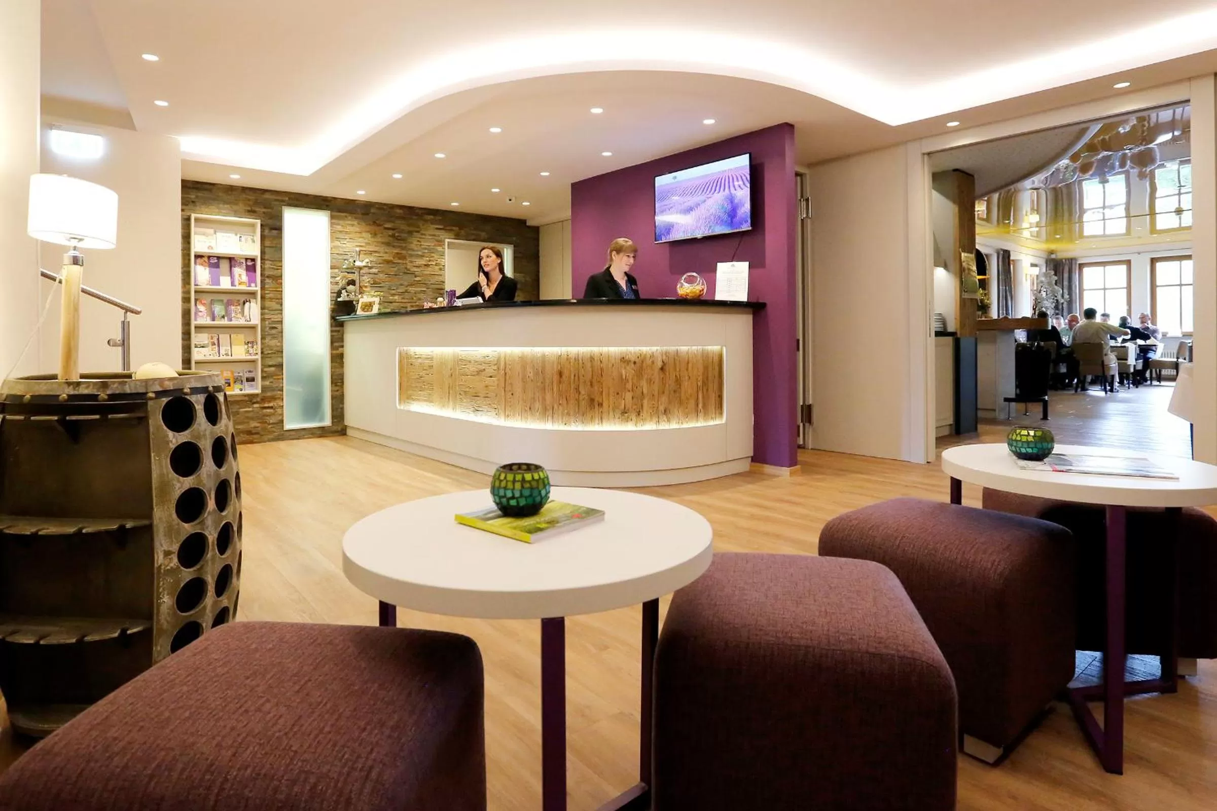 Lobby or reception in Pfalzhotel Asselheim