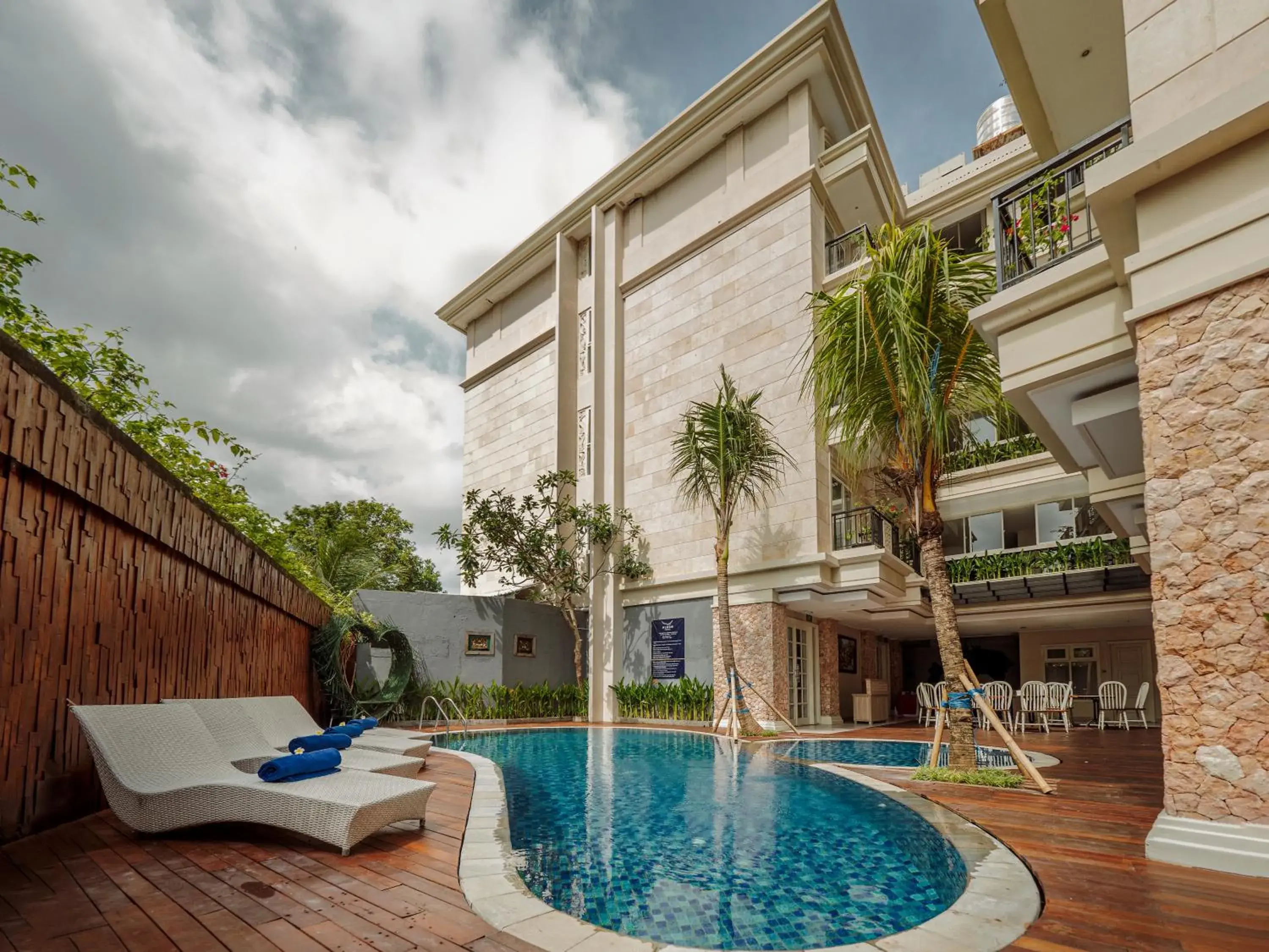 Pool view, Property Building in Alron Hotel Kuta Powered by Archipelago