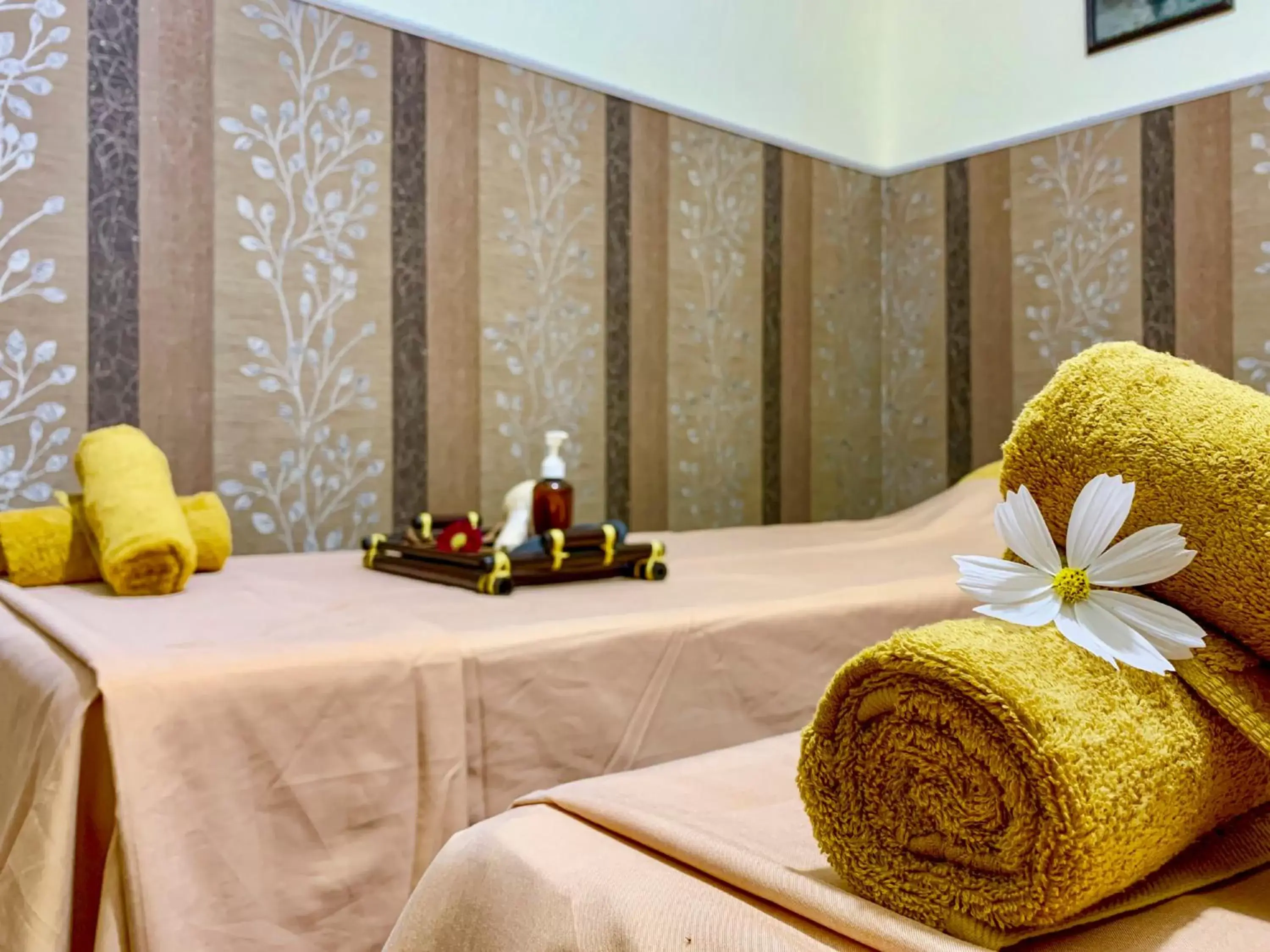 Massage in Elites Riverside Hotel & Spa