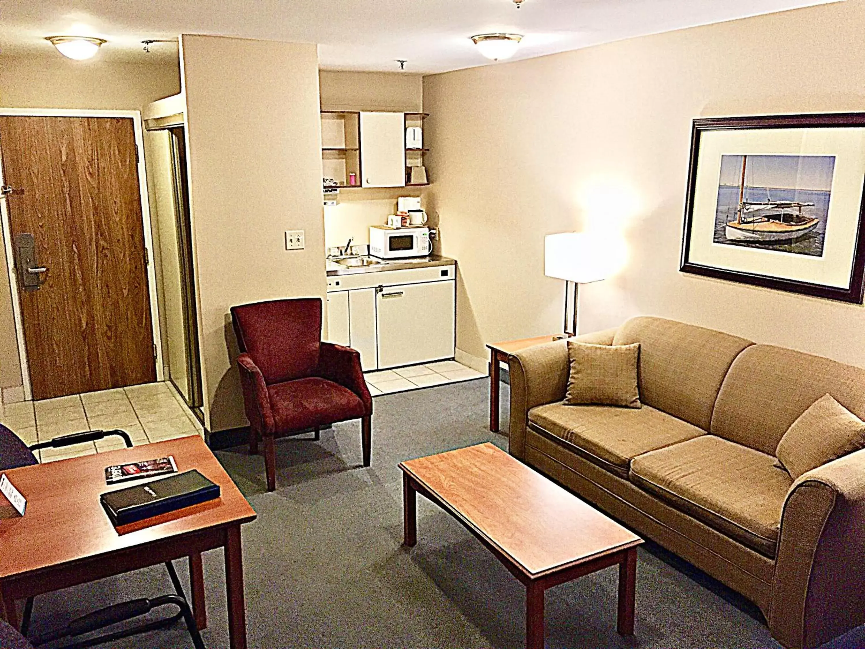 Living room, Seating Area in Coastal Inn Dartmouth